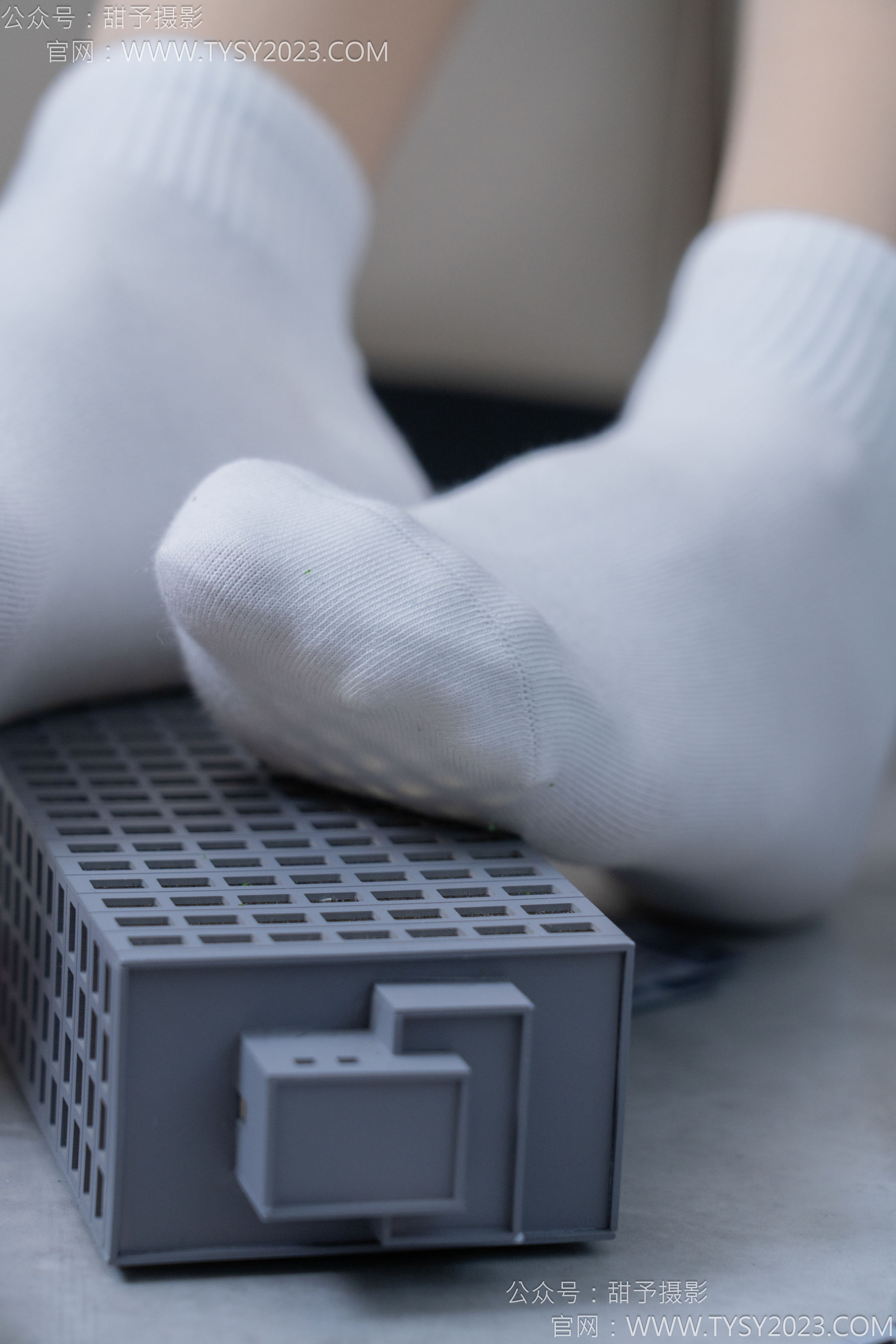 甜予摄影 No.182 珞珞 - 板鞋、白棉袜、厚肉丝、小人国剧情/(134P)