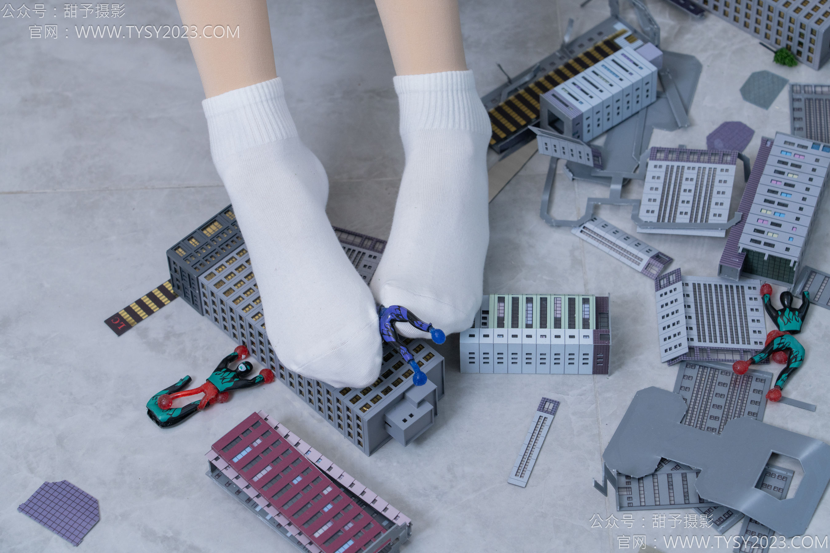 甜予摄影 No.182 珞珞 - 板鞋、白棉袜、厚肉丝、小人国剧情/(134P)