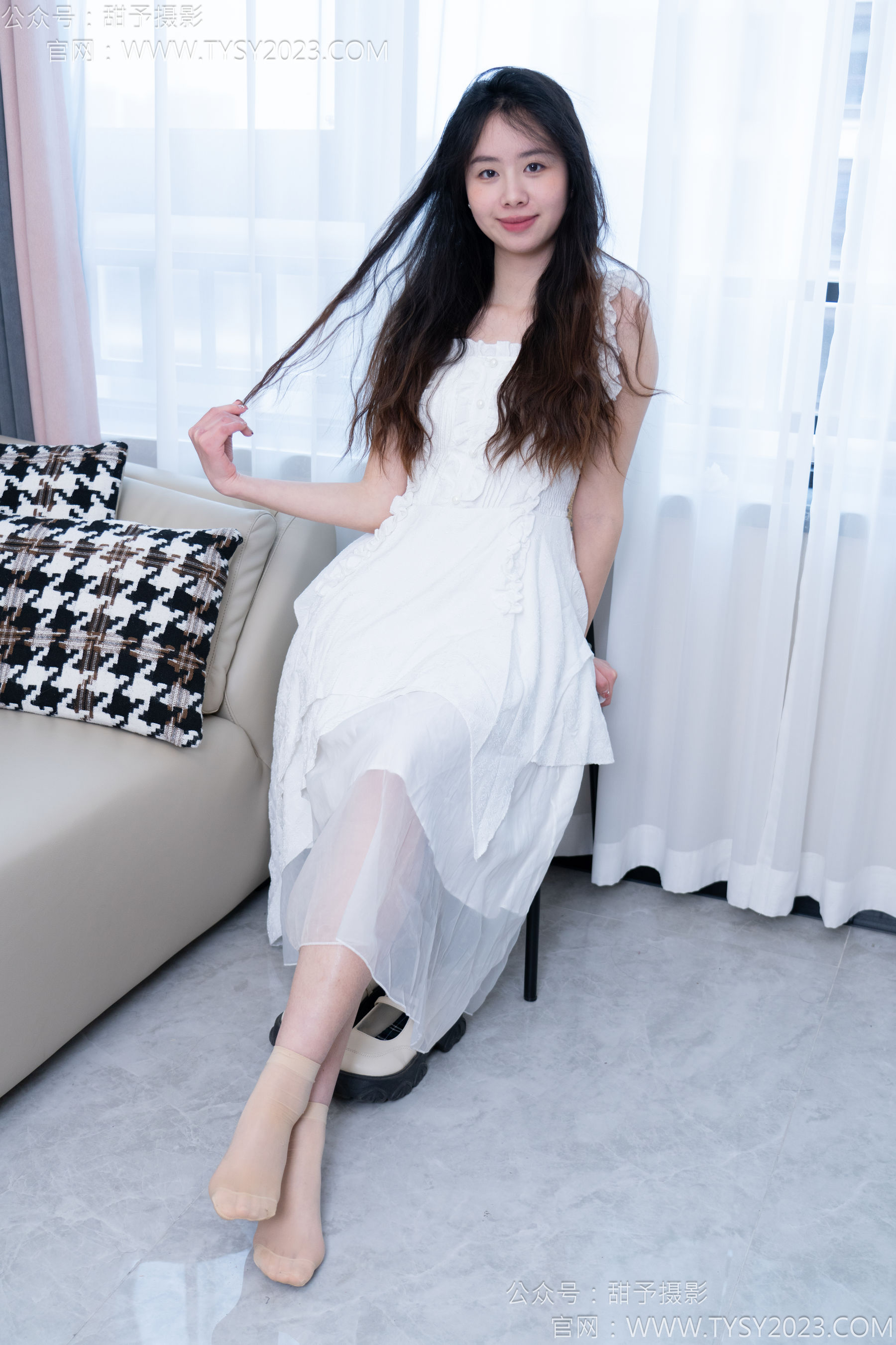 甜予摄影 No.172 知知 - 皮鞋、短肉丝、裸足/(130P)