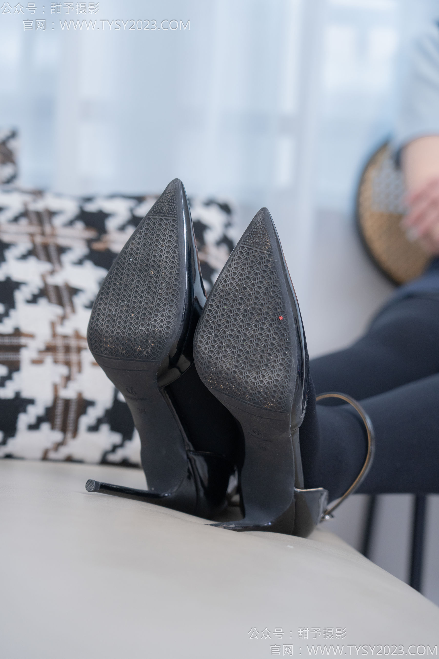 甜予摄影 No.187 知知 - 高跟鞋、厚黑丝/(127P)