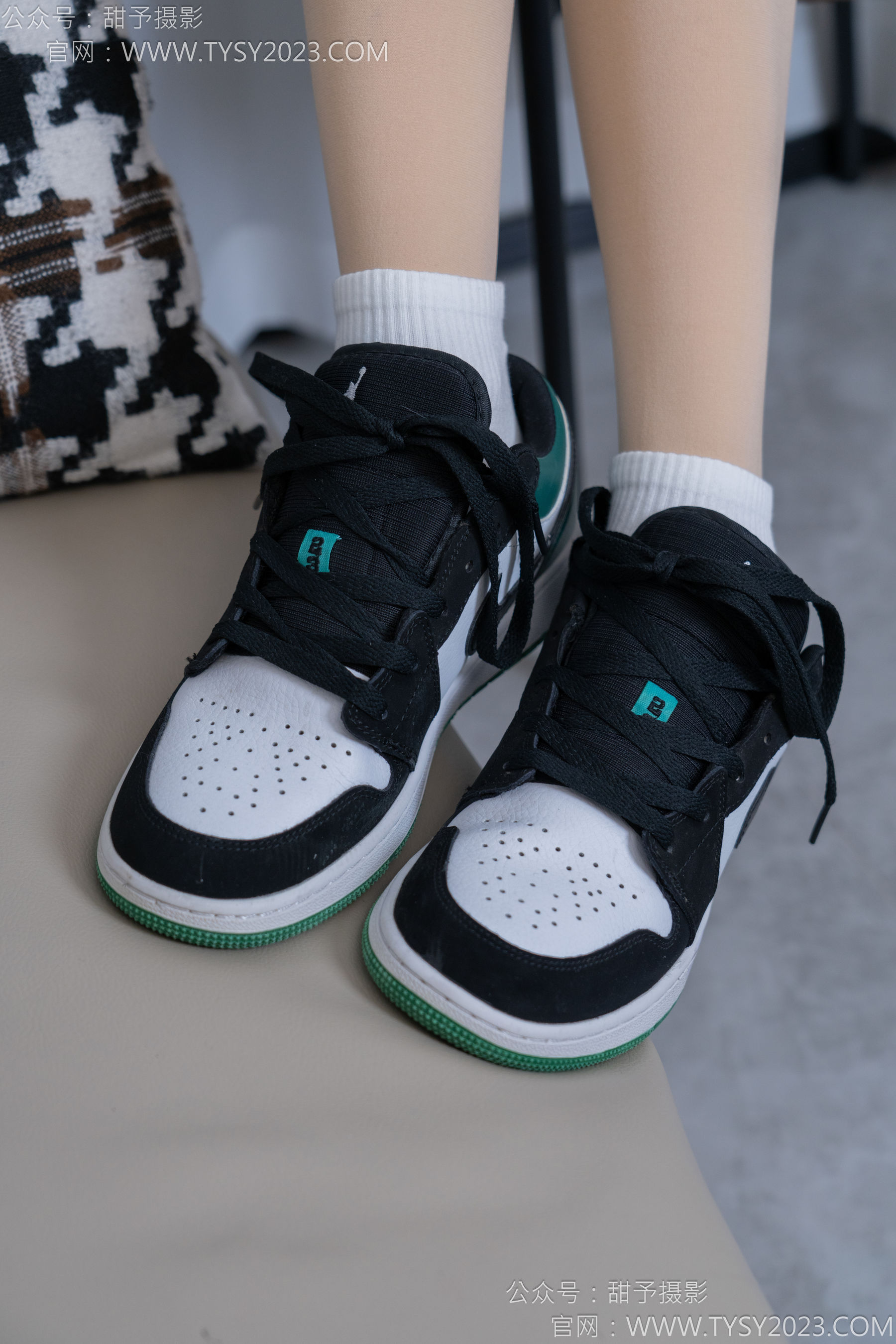 甜予摄影 No.182 珞珞 - 板鞋、白棉袜、厚肉丝、小人国剧情/(134P)