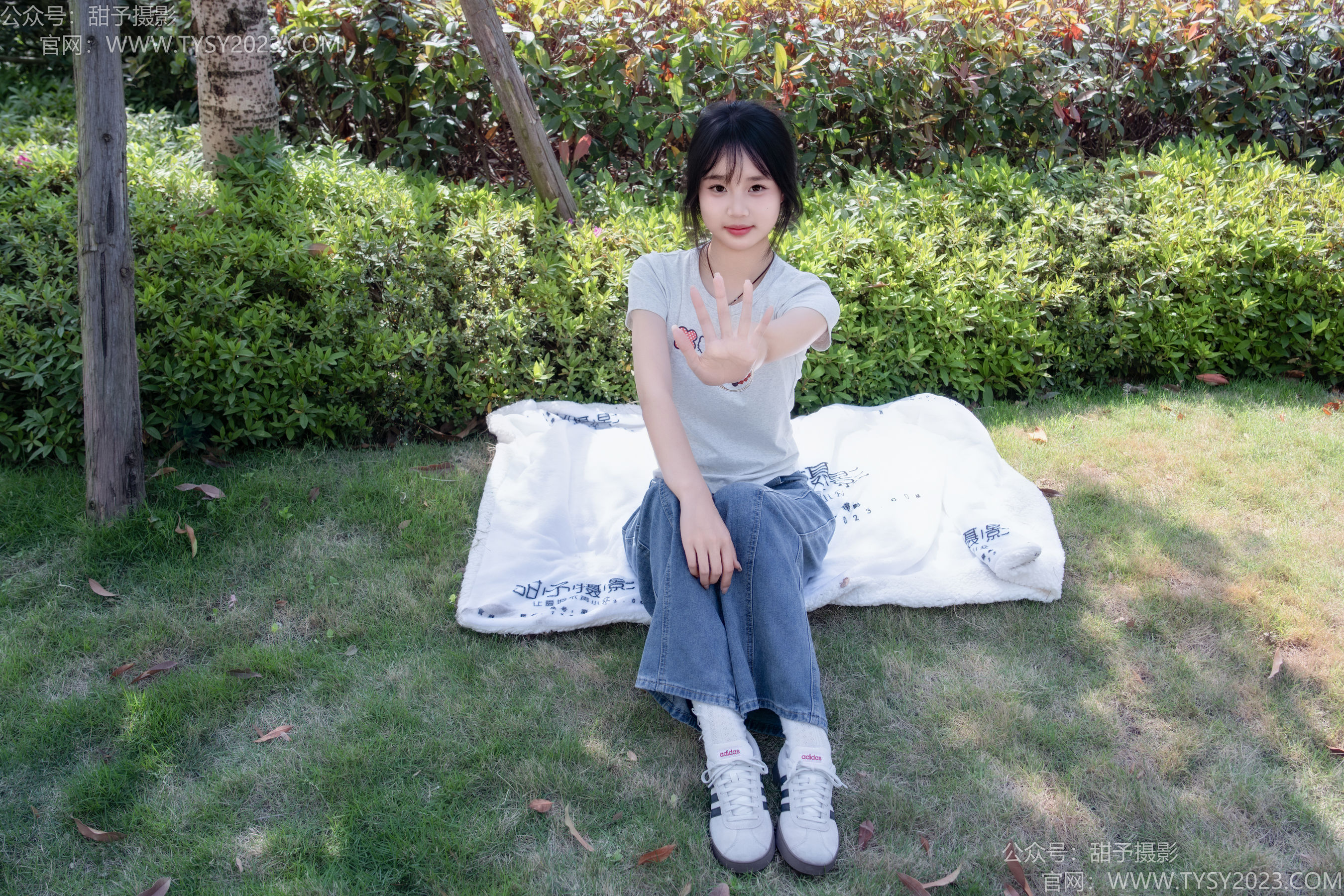 甜予摄影 No.194 小橙子 - 板鞋、白棉袜、裸足/(130P)