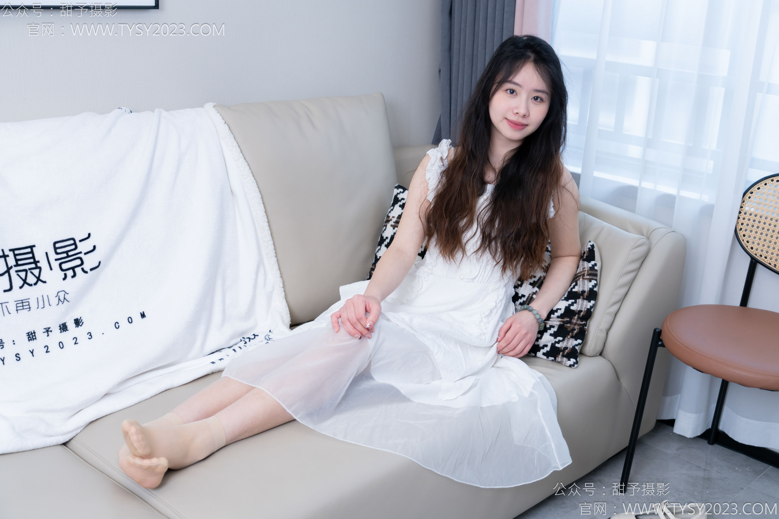 甜予摄影 No.172 知知 - 皮鞋、短肉丝、裸足/(130P)