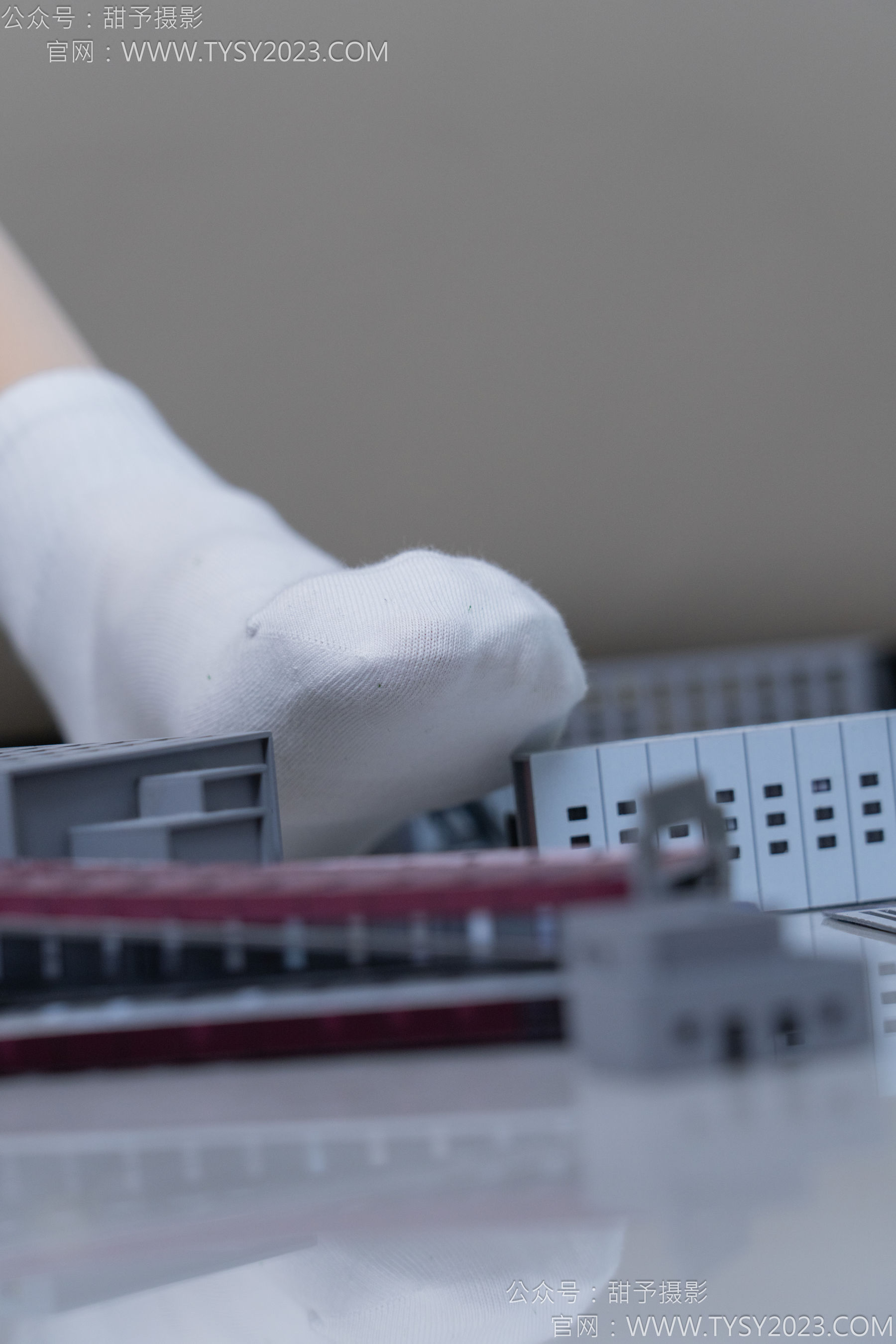 甜予摄影 No.182 珞珞 - 板鞋、白棉袜、厚肉丝、小人国剧情/(134P)