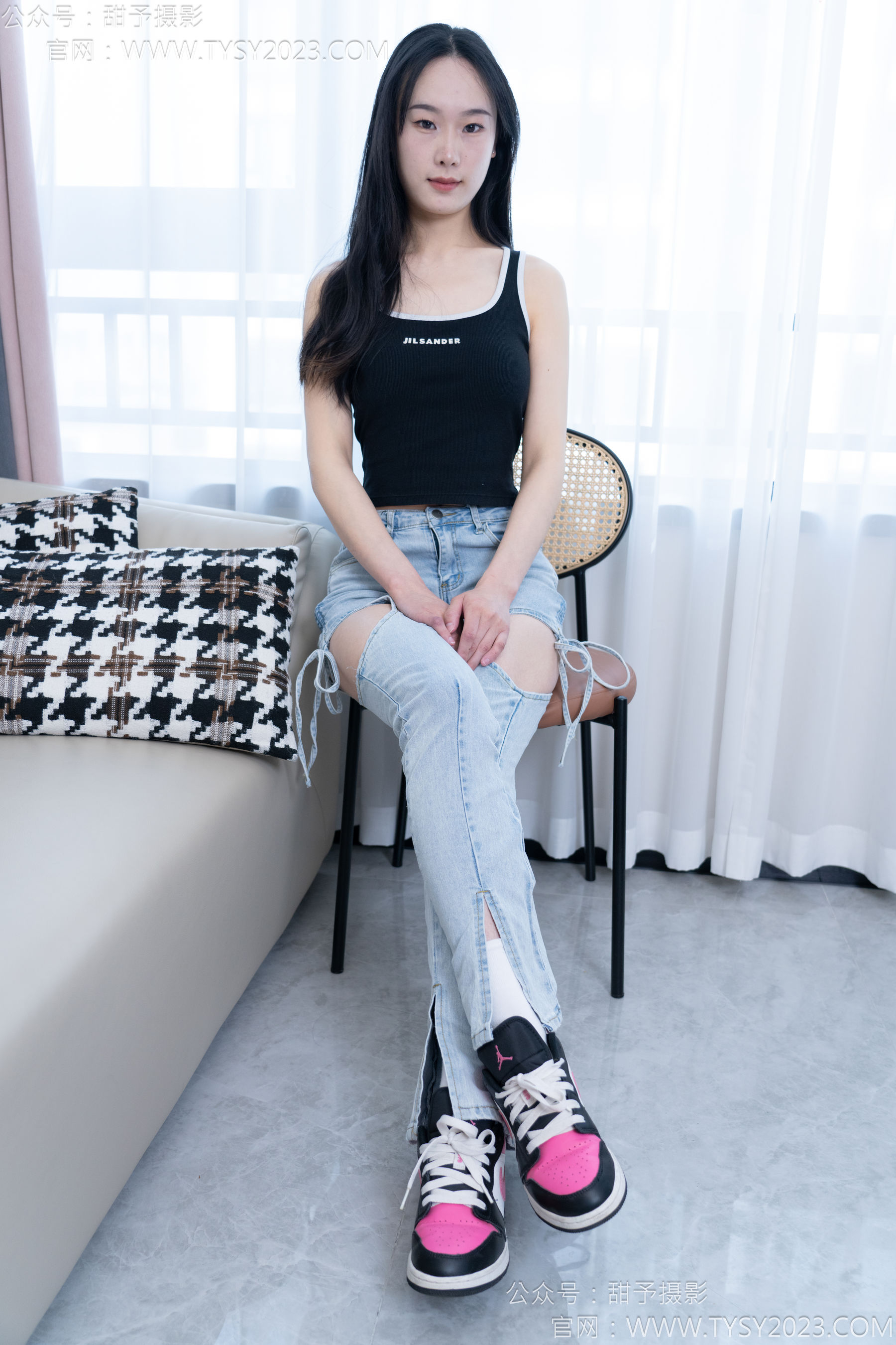 甜予摄影 No.181 小容 - 板鞋、白棉袜、裸足/(130P)