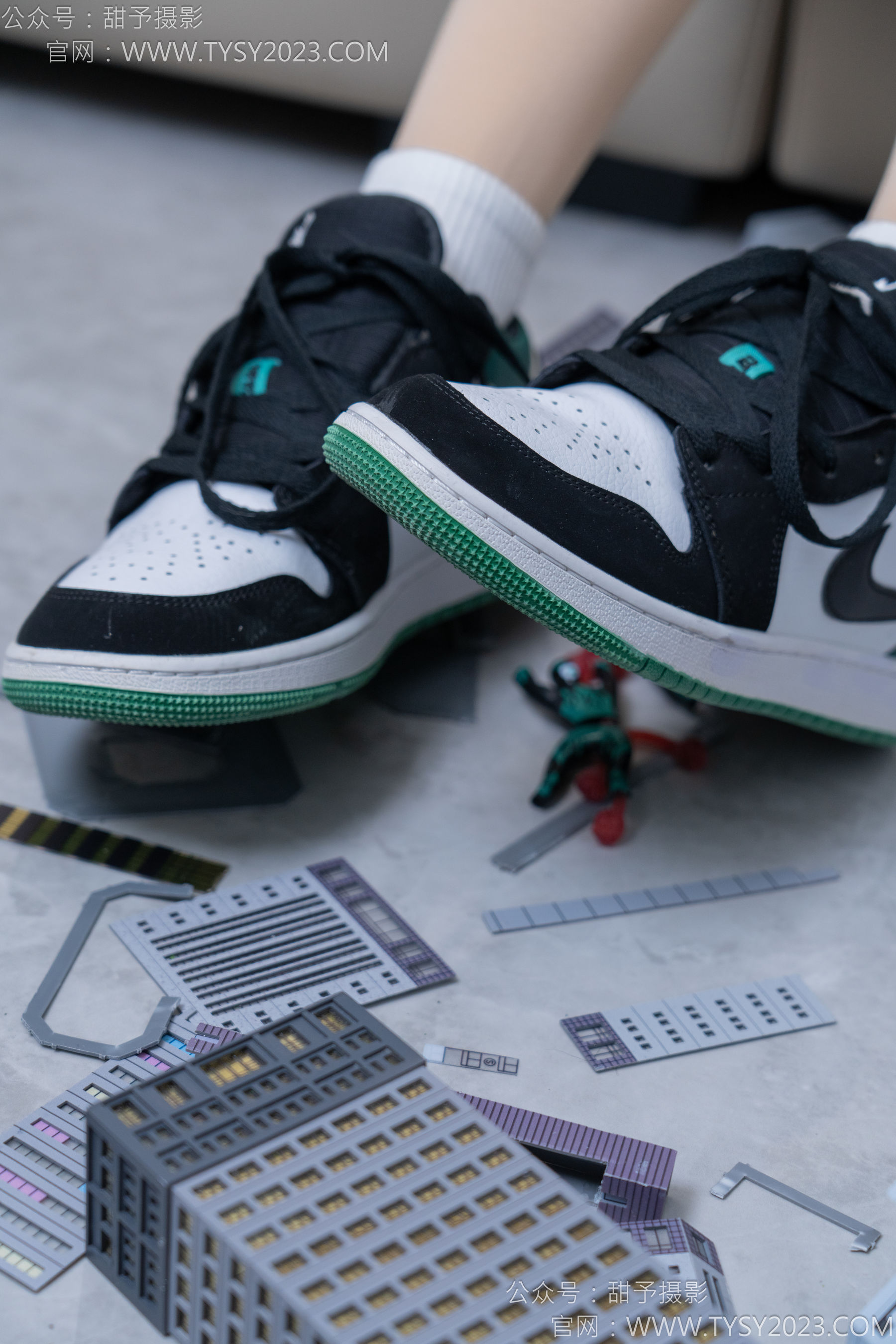 甜予摄影 No.182 珞珞 - 板鞋、白棉袜、厚肉丝、小人国剧情/(134P)