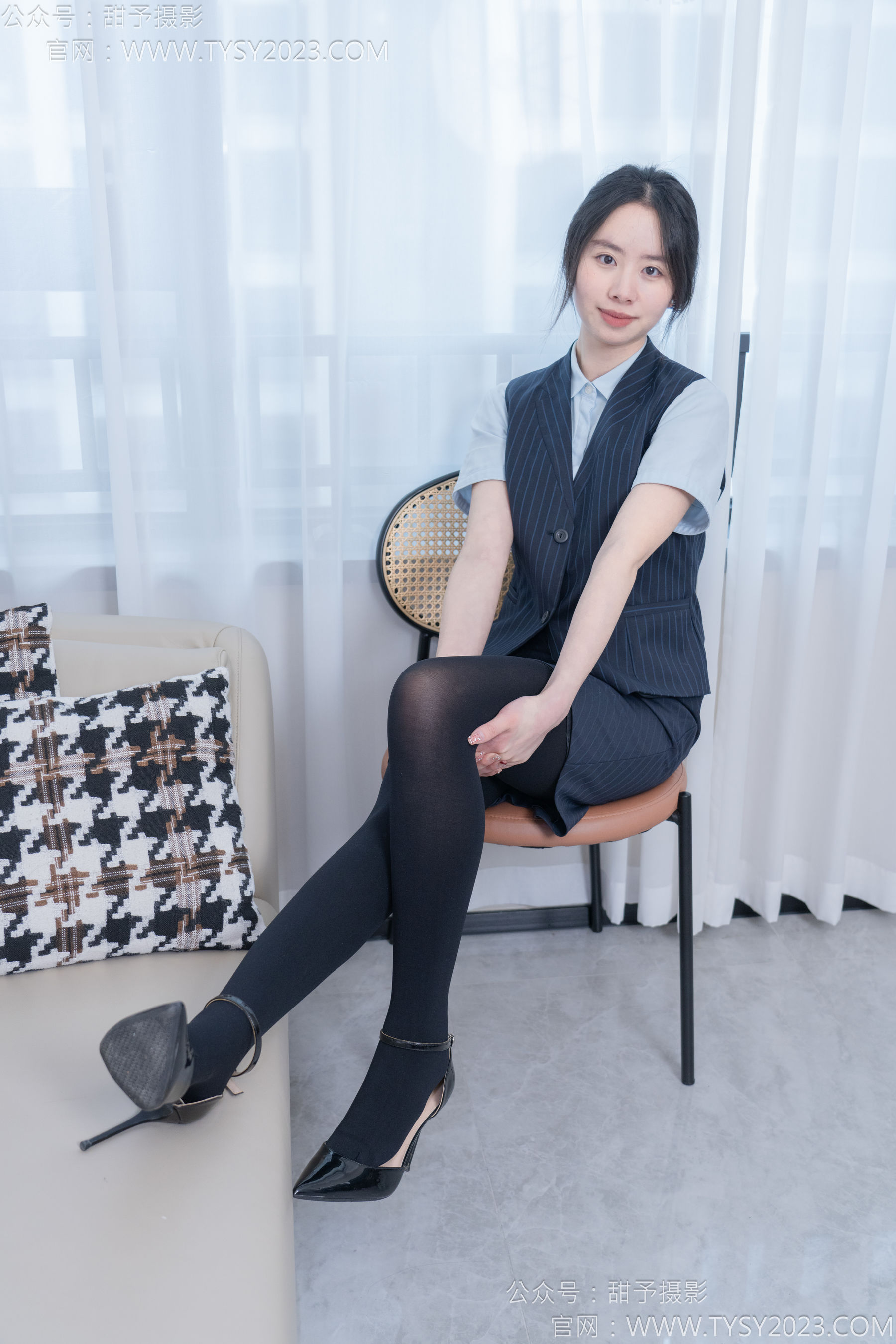 甜予摄影 No.187 知知 - 高跟鞋、厚黑丝/(127P)