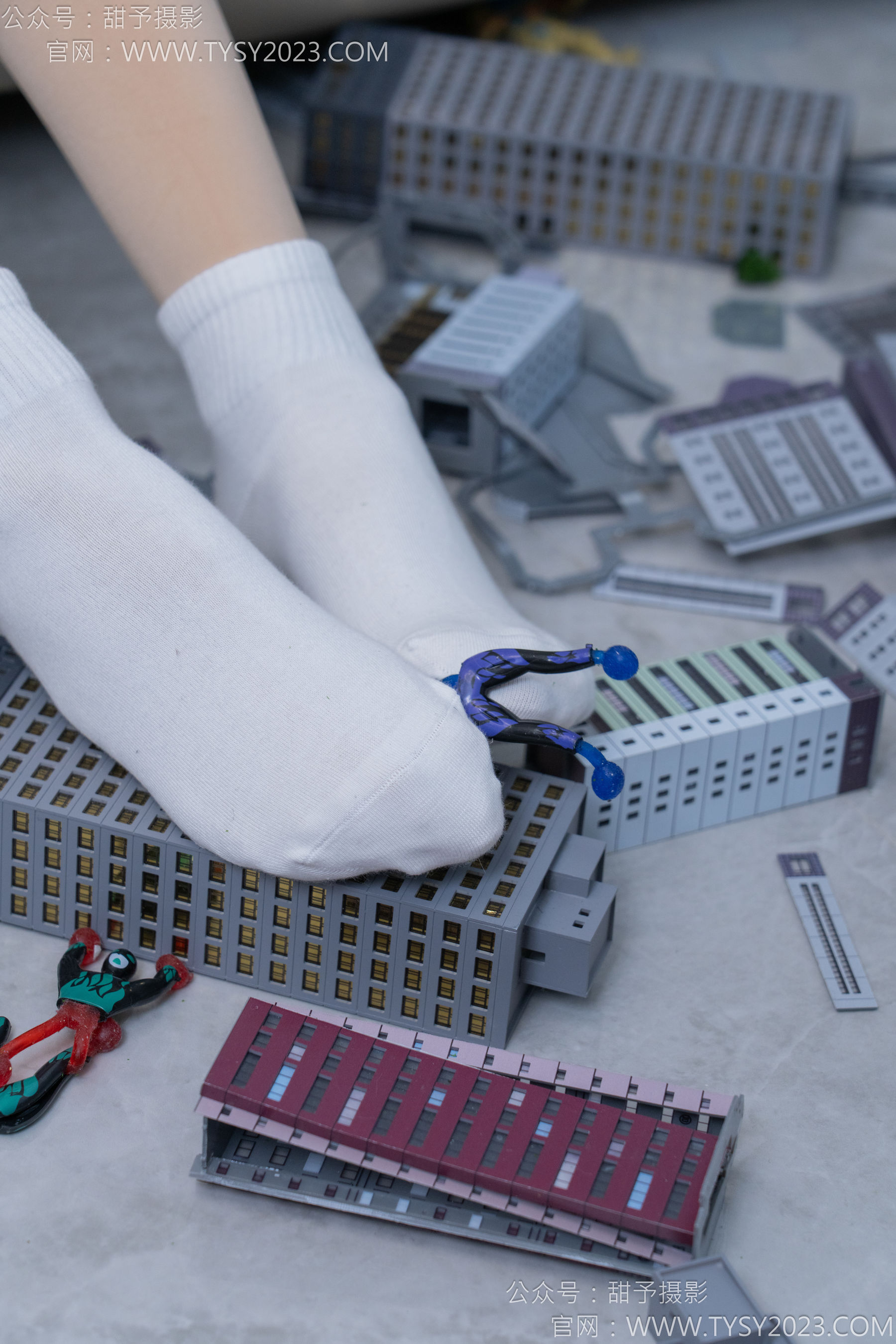 甜予摄影 No.182 珞珞 - 板鞋、白棉袜、厚肉丝、小人国剧情/(134P)