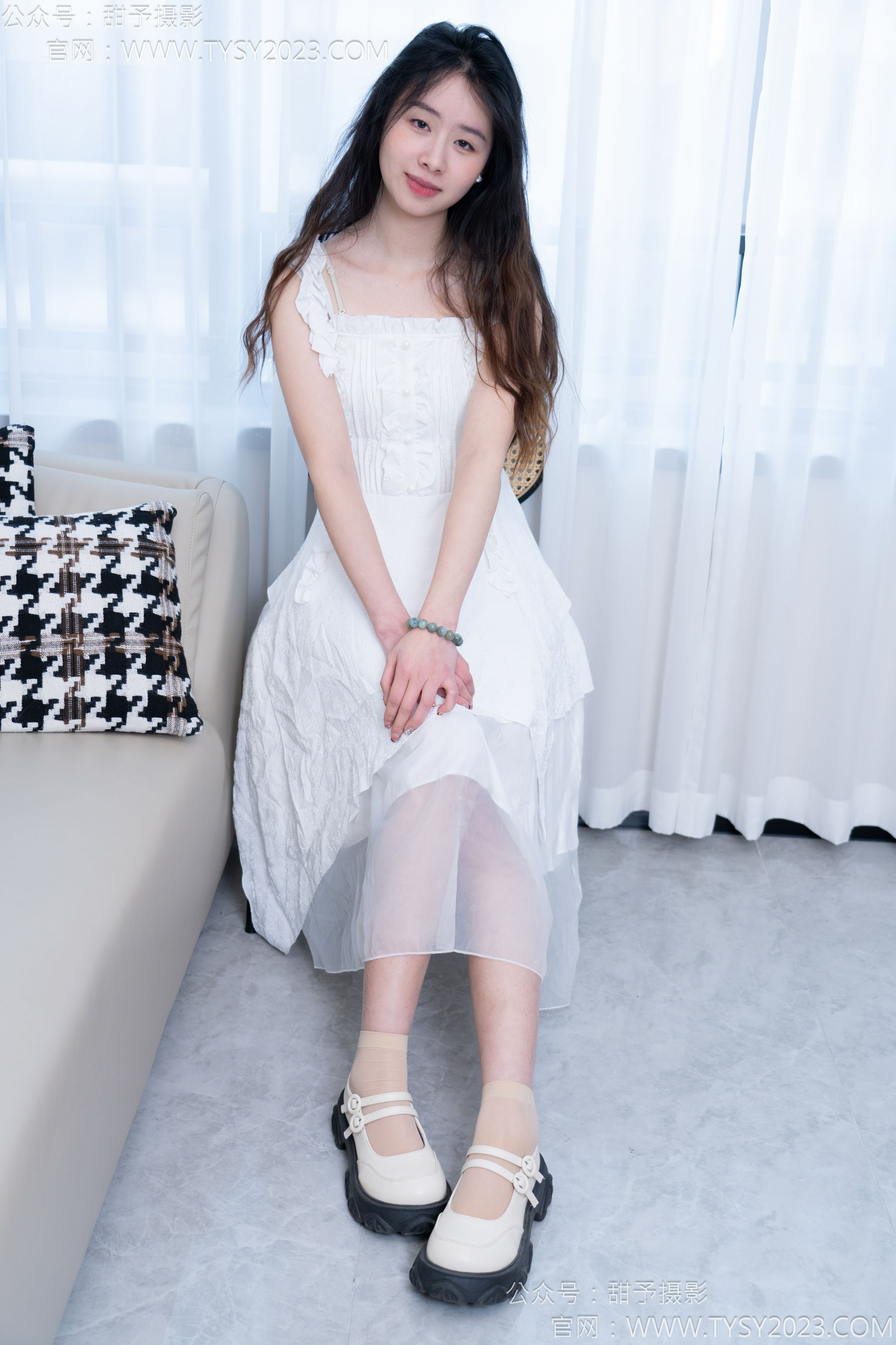 甜予摄影 No.172 知知 - 皮鞋、短肉丝、裸足/(130P)