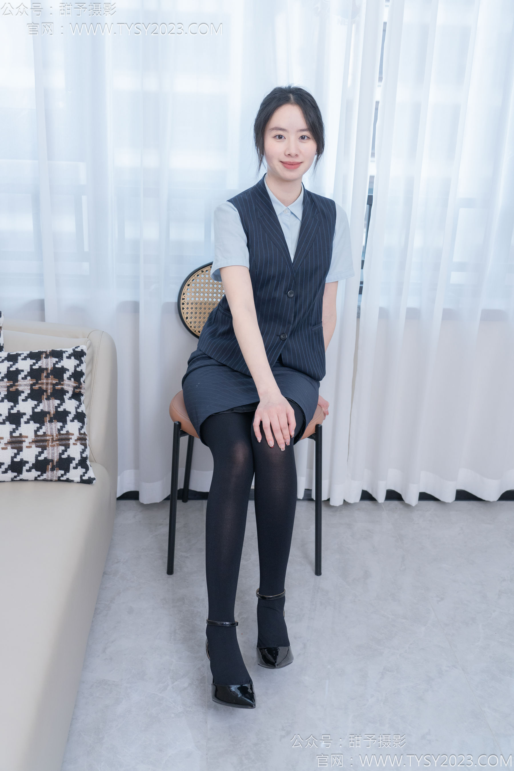 甜予摄影 No.187 知知 - 高跟鞋、厚黑丝/(127P)