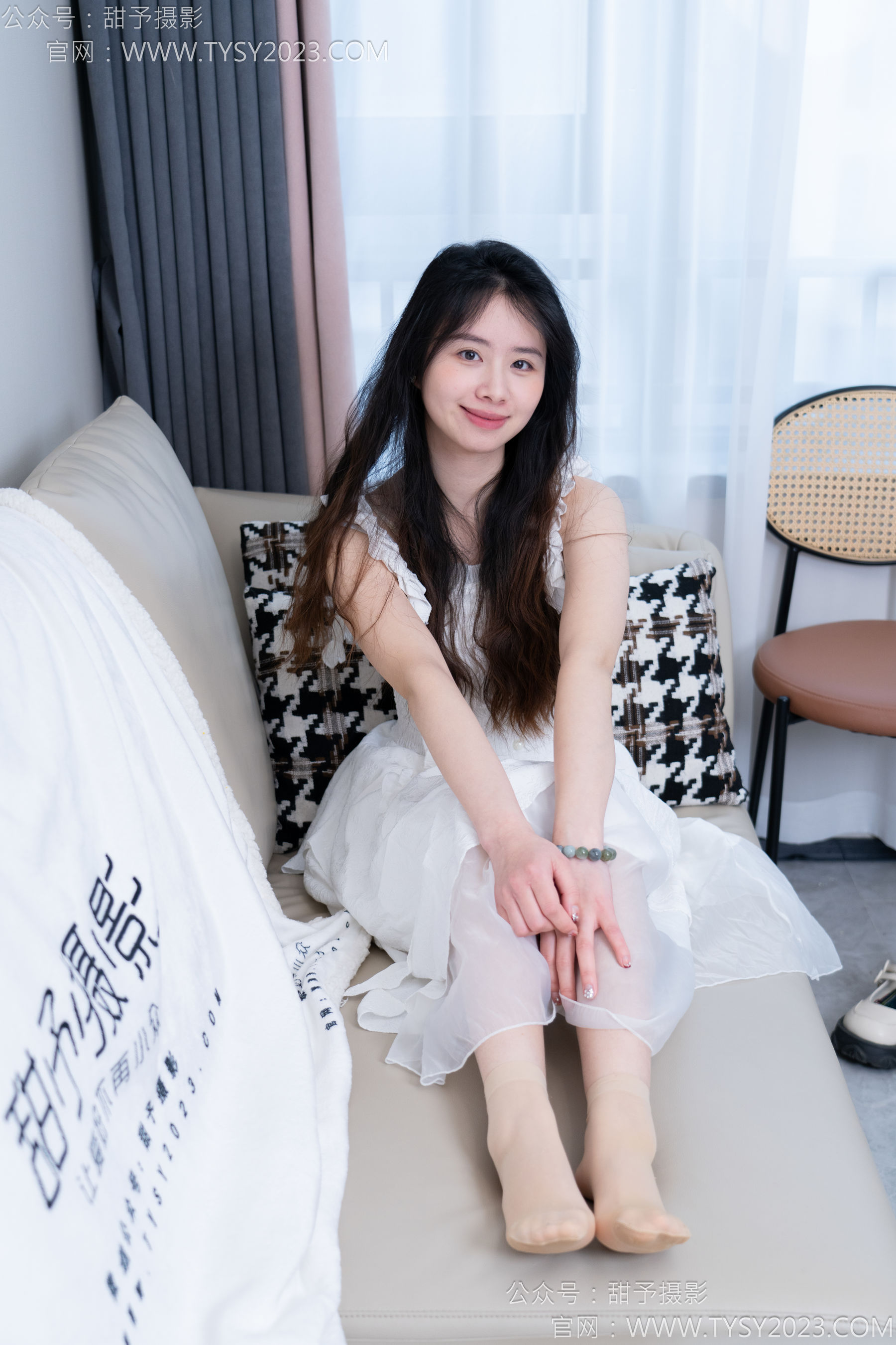 甜予摄影 No.172 知知 - 皮鞋、短肉丝、裸足/(130P)