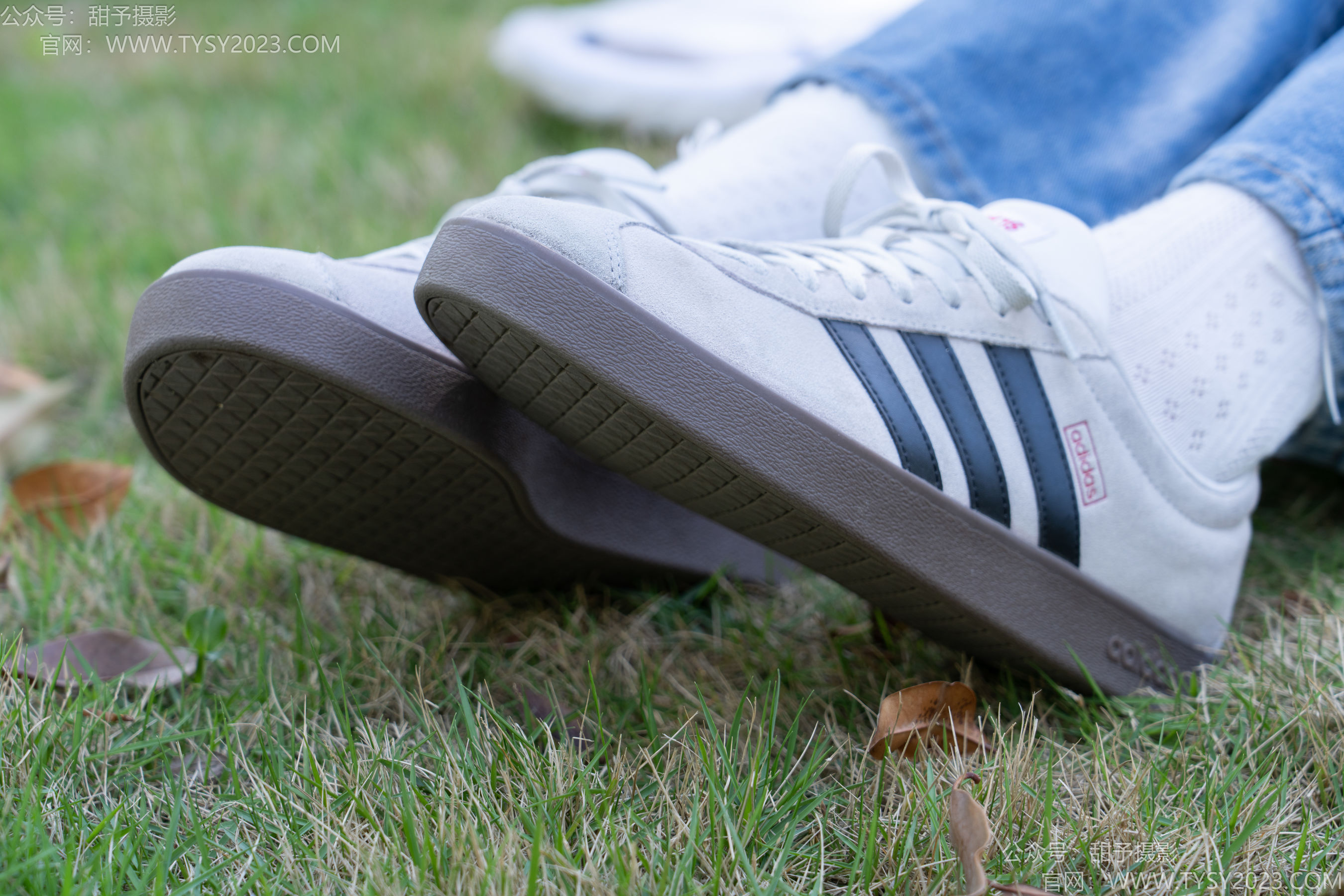 甜予摄影 No.194 小橙子 - 板鞋、白棉袜、裸足/(130P)