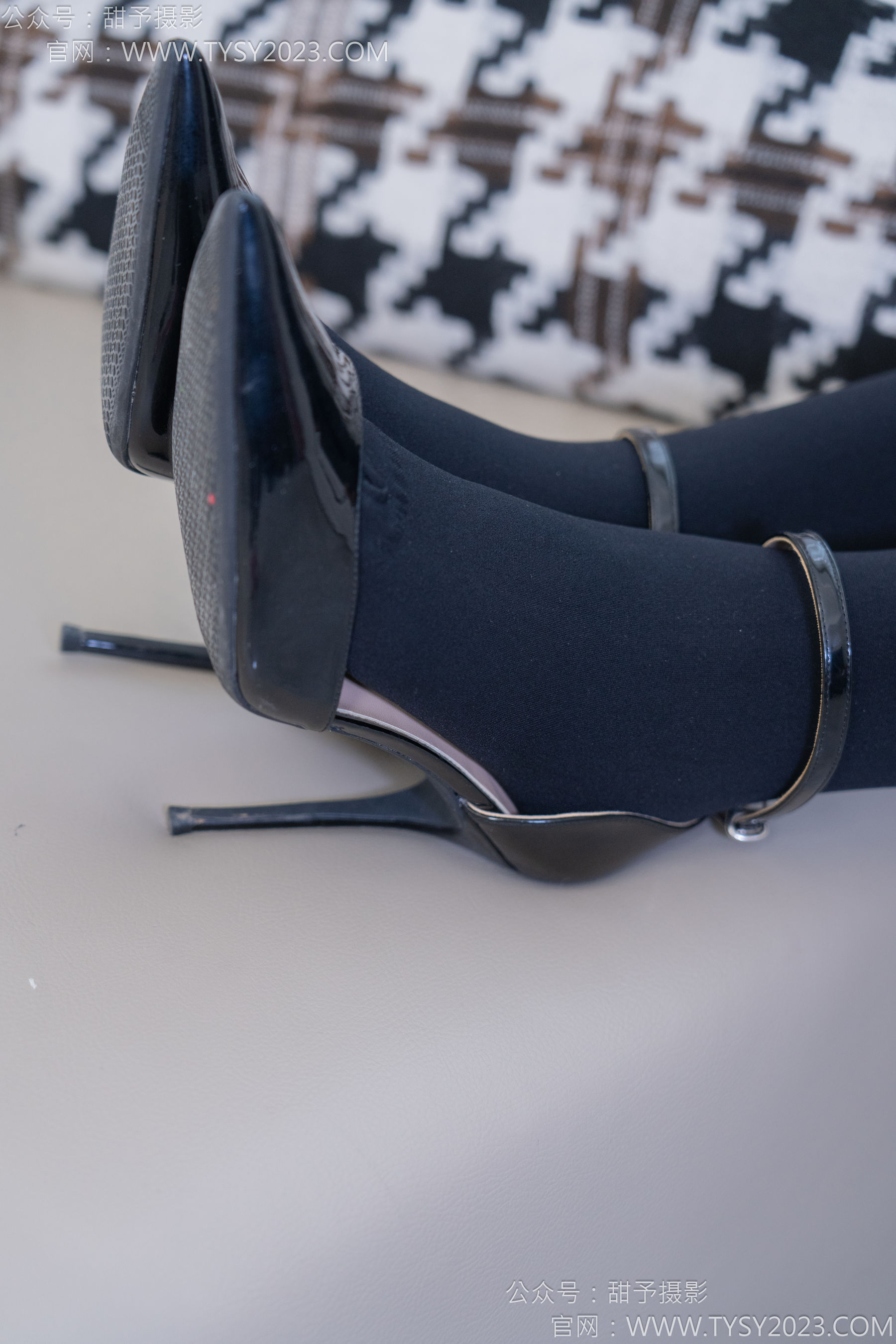 甜予摄影 No.187 知知 - 高跟鞋、厚黑丝/(127P)