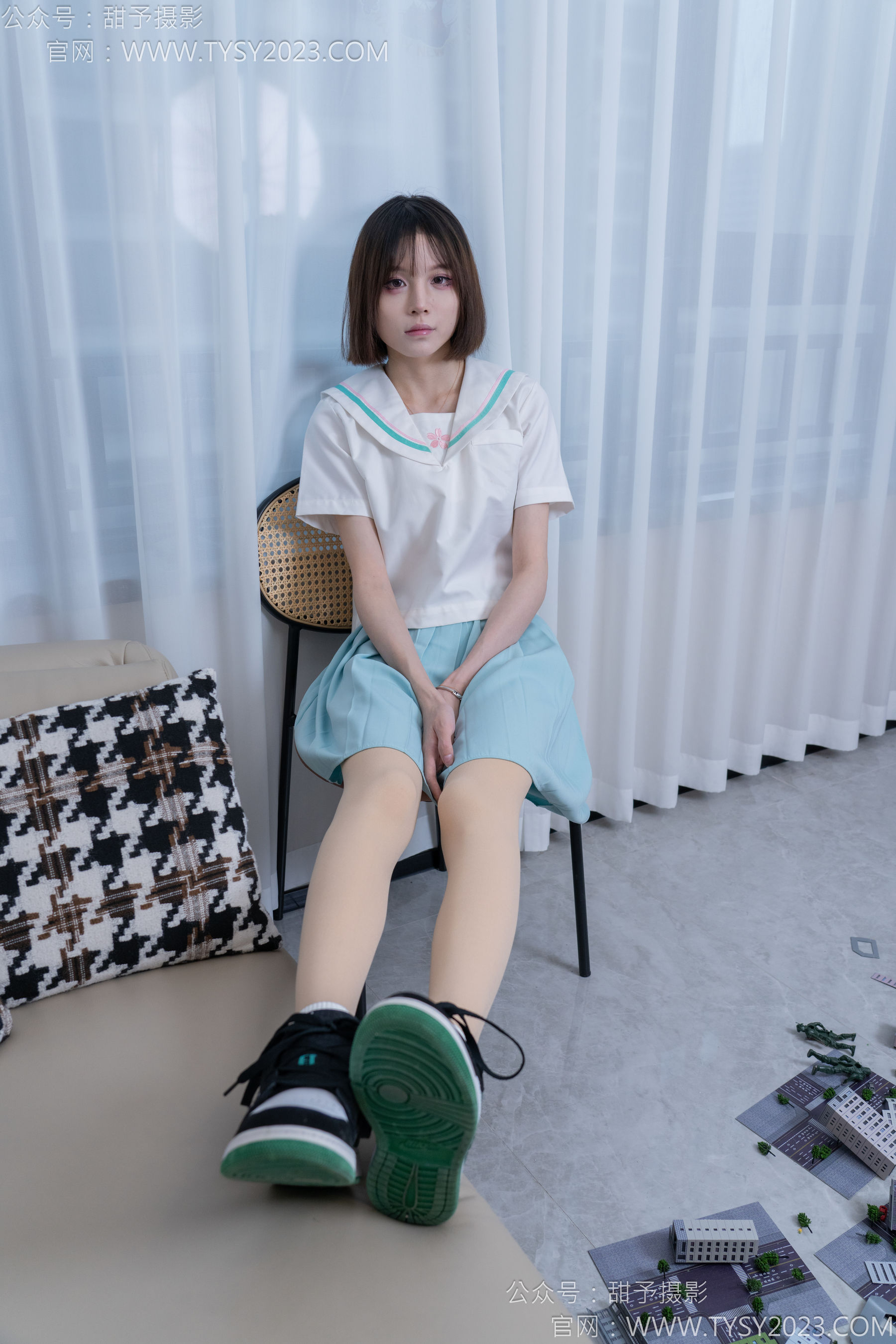 甜予摄影 No.182 珞珞 - 板鞋、白棉袜、厚肉丝、小人国剧情/(134P)