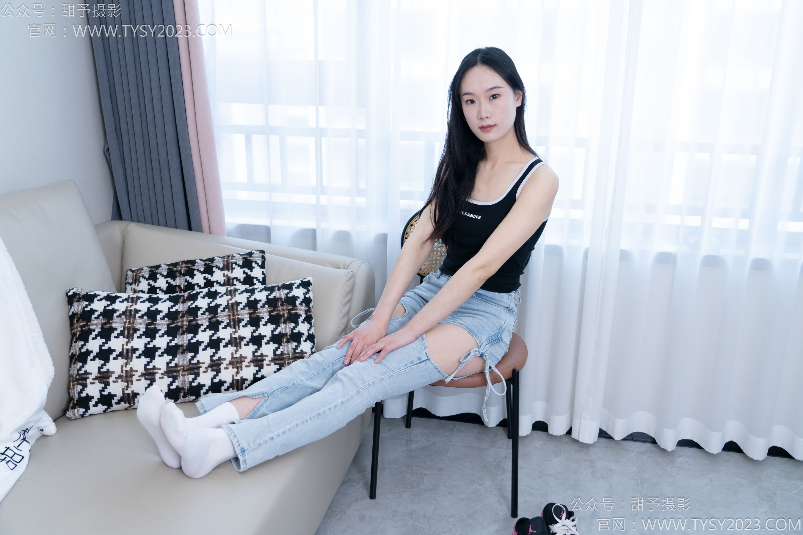 甜予摄影 No.181 小容 - 板鞋、白棉袜、裸足/(130P)