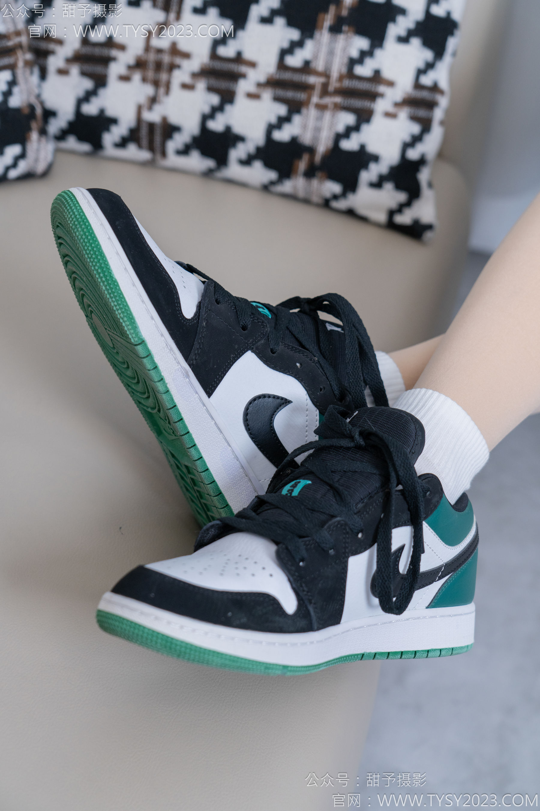 甜予摄影 No.182 珞珞 - 板鞋、白棉袜、厚肉丝、小人国剧情/(134P)