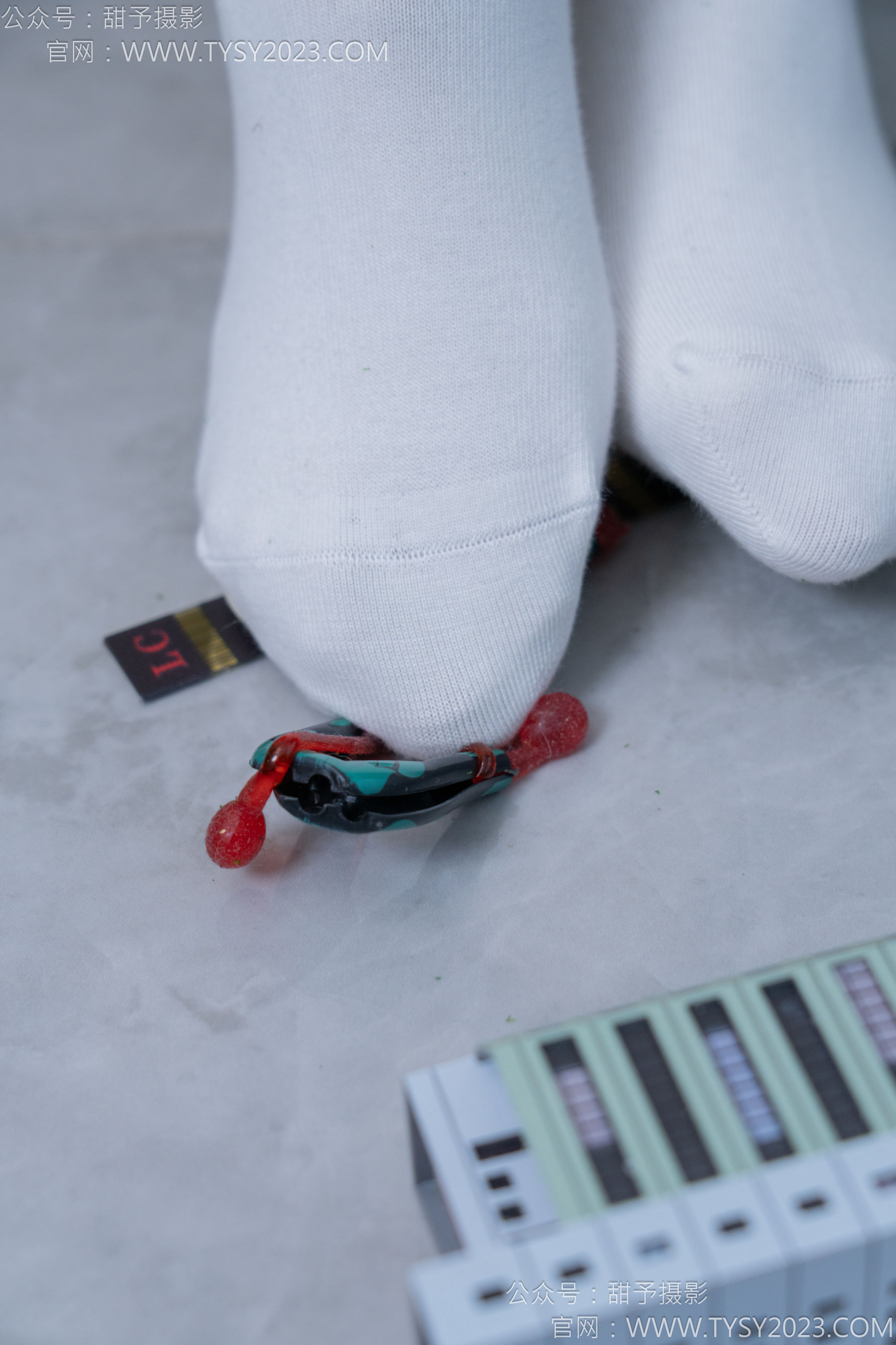 甜予摄影 No.182 珞珞 - 板鞋、白棉袜、厚肉丝、小人国剧情/(134P)