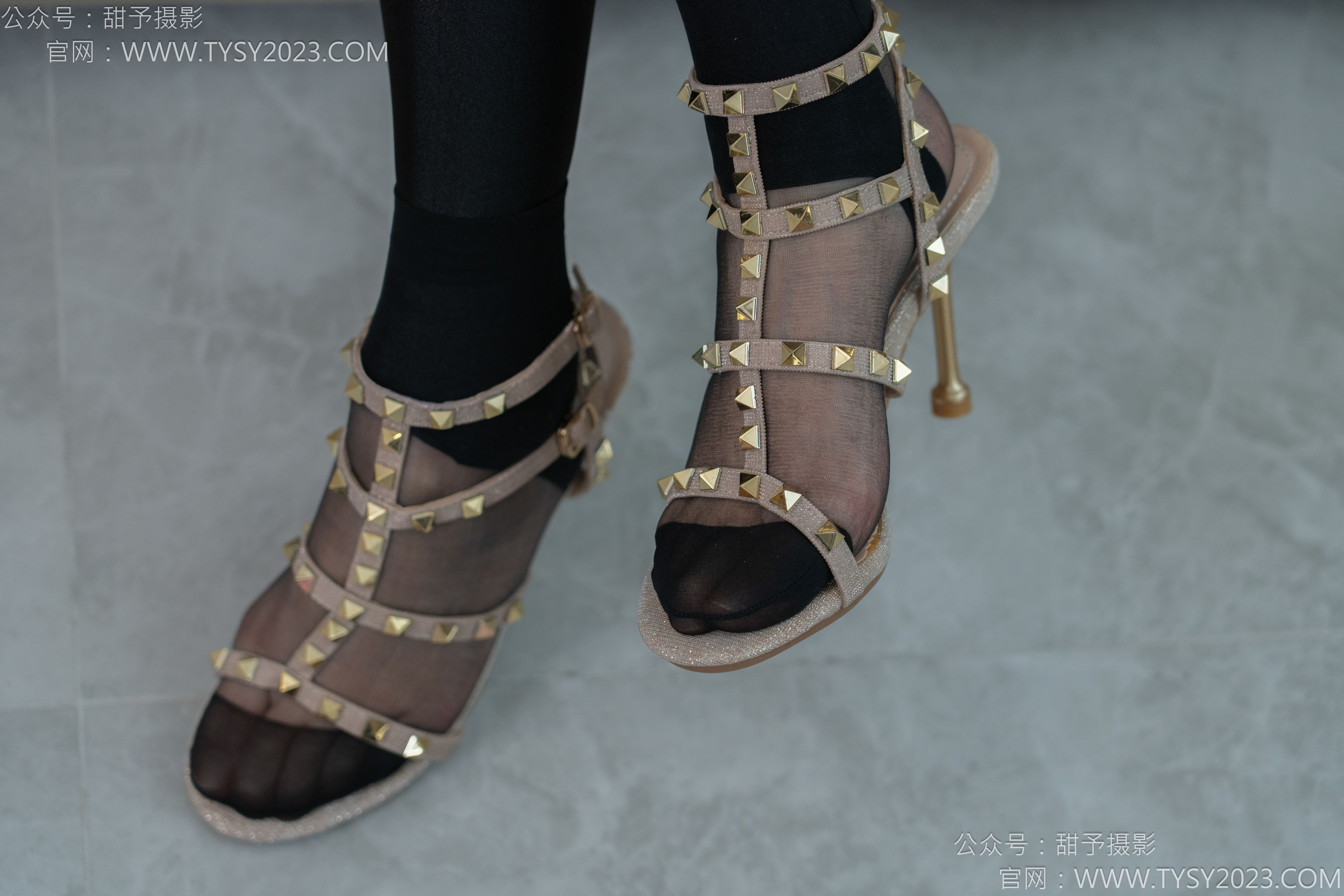 甜予摄影 No.158 梦梦 - 高跟鞋、短肉丝、短黑丝、裸足/(130P)