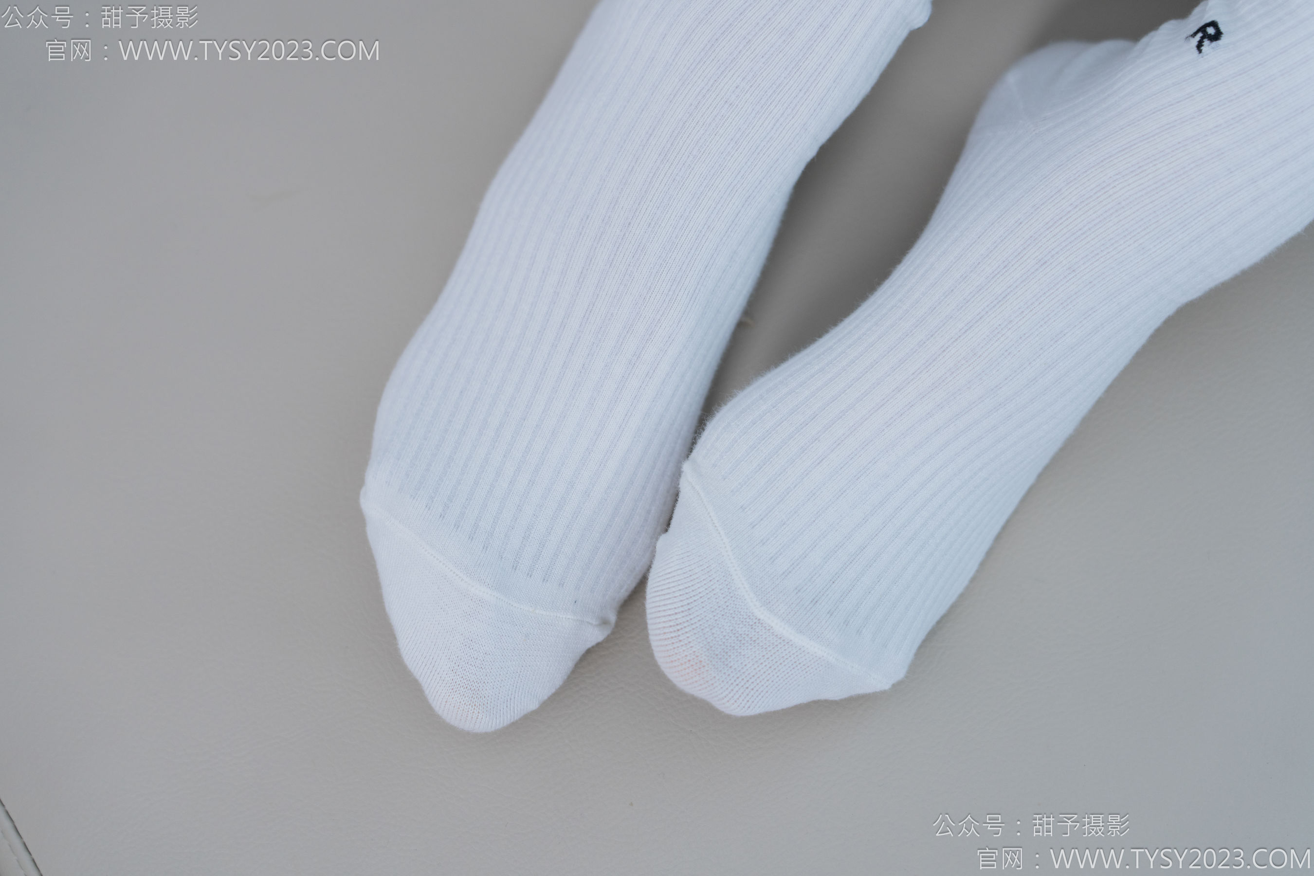 甜予摄影 No.152 咻咻 - 板鞋、白棉袜、薄肉丝/(130P)