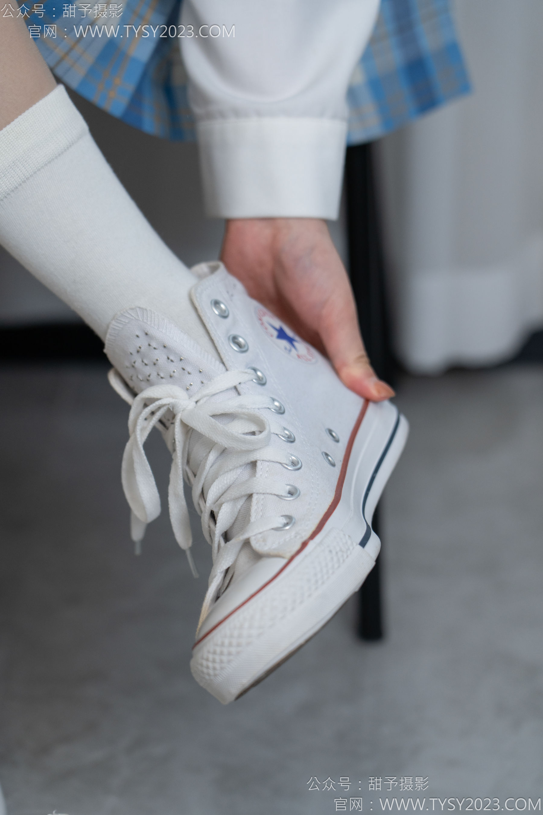 甜予摄影 No.154 澜澜 - 帆布鞋、白棉袜、薄灰丝、跺脚抖腿剧情/(129P)