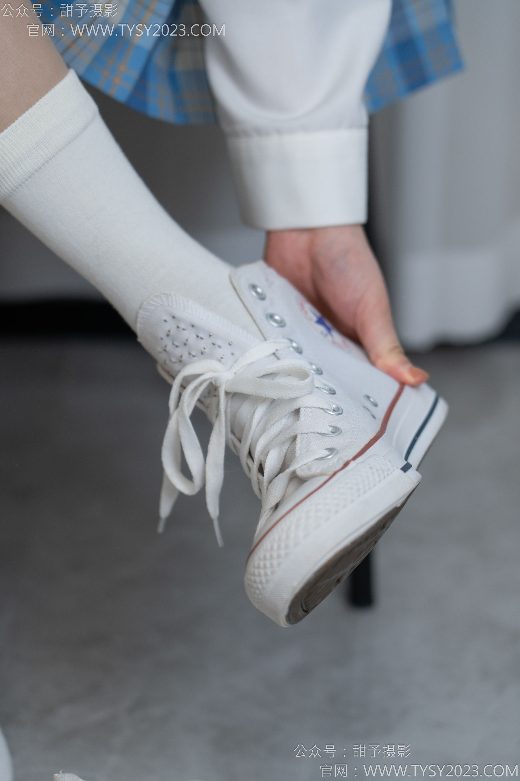 甜予摄影 No.154 澜澜 - 帆布鞋、白棉袜、薄灰丝、跺脚抖腿剧情/(129P)