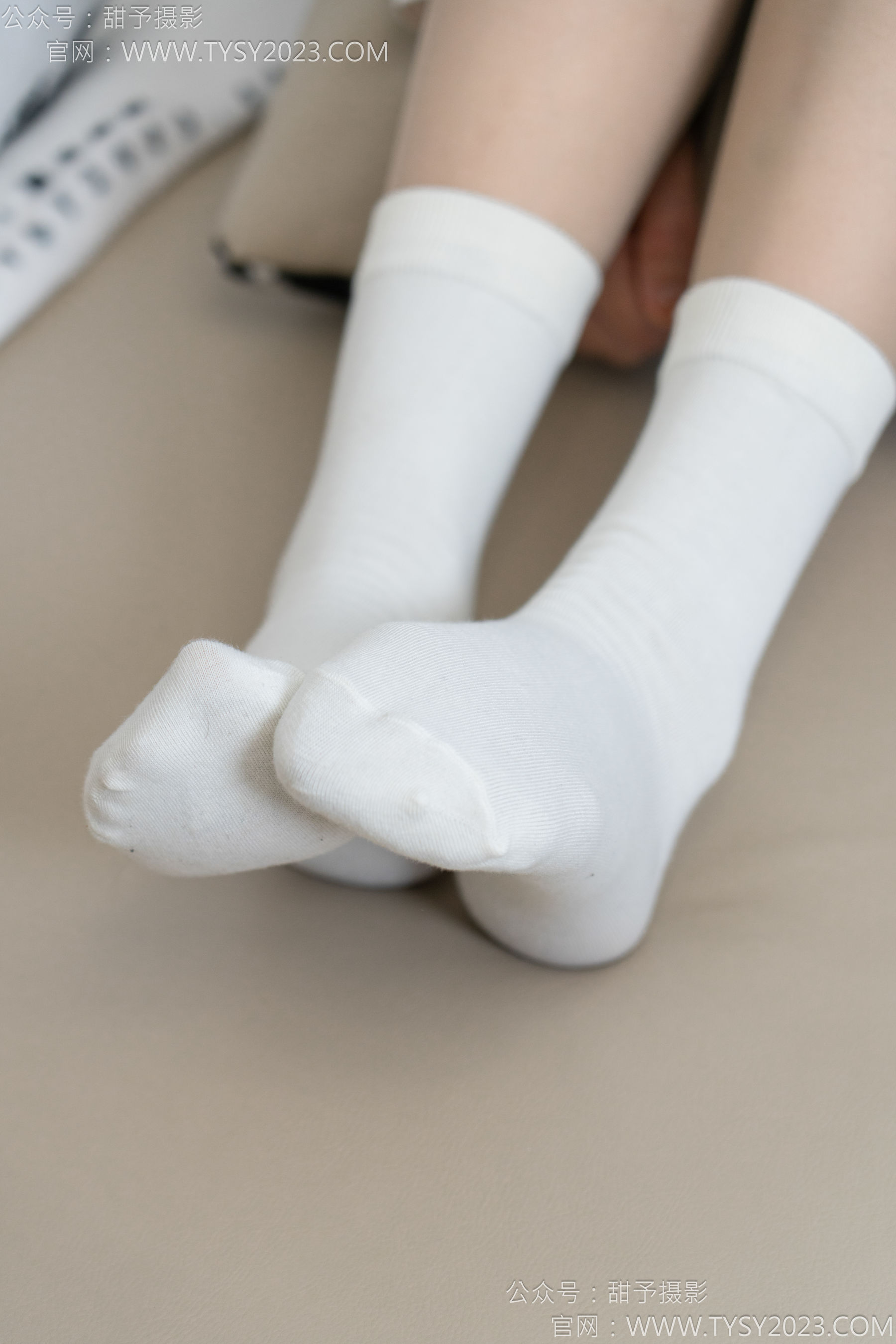 甜予摄影 No.154 澜澜 - 帆布鞋、白棉袜、薄灰丝、跺脚抖腿剧情/(129P)