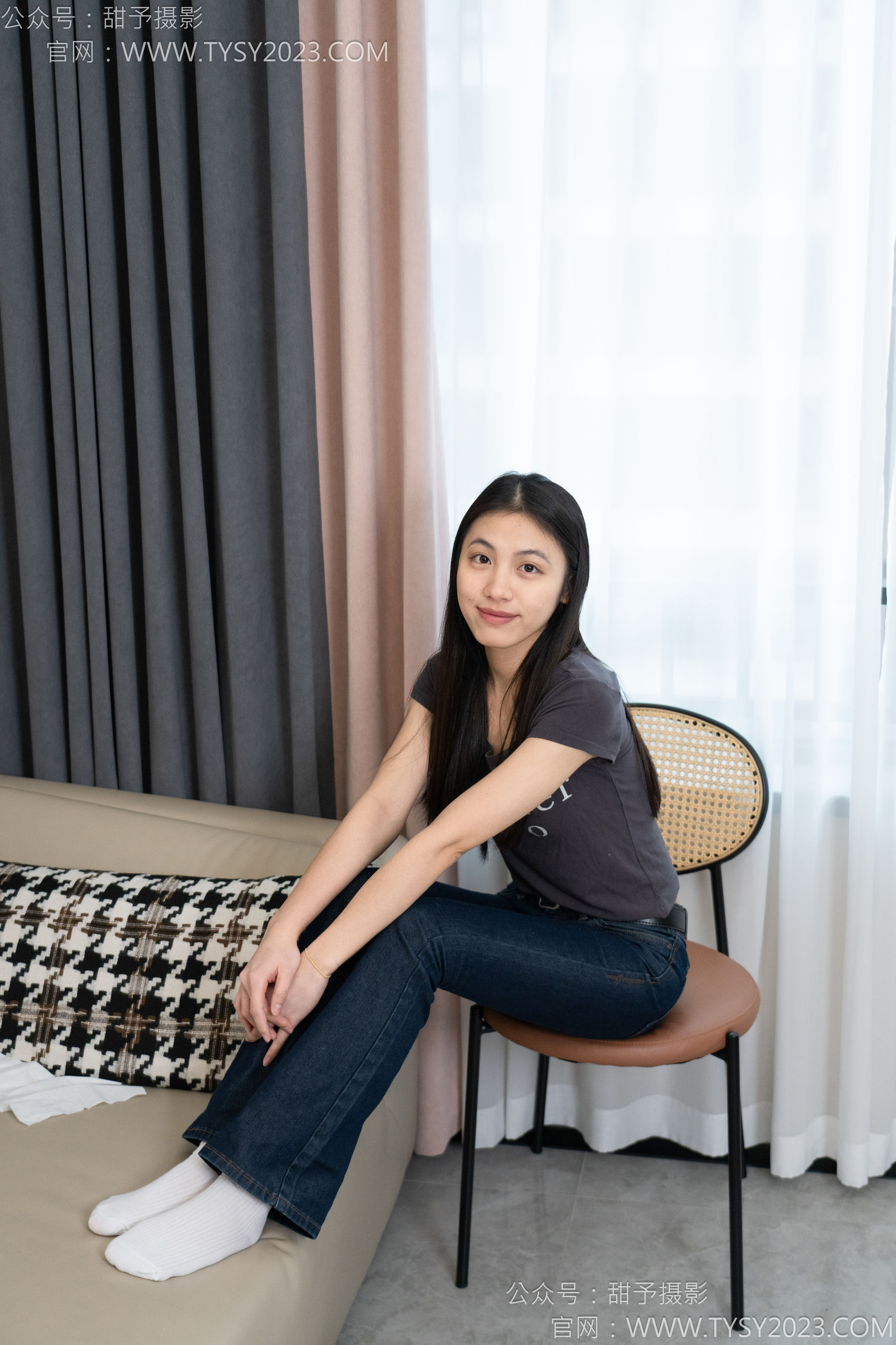 甜予摄影 No.149 诺诺 - 板鞋、白棉袜、裸足/(125P)