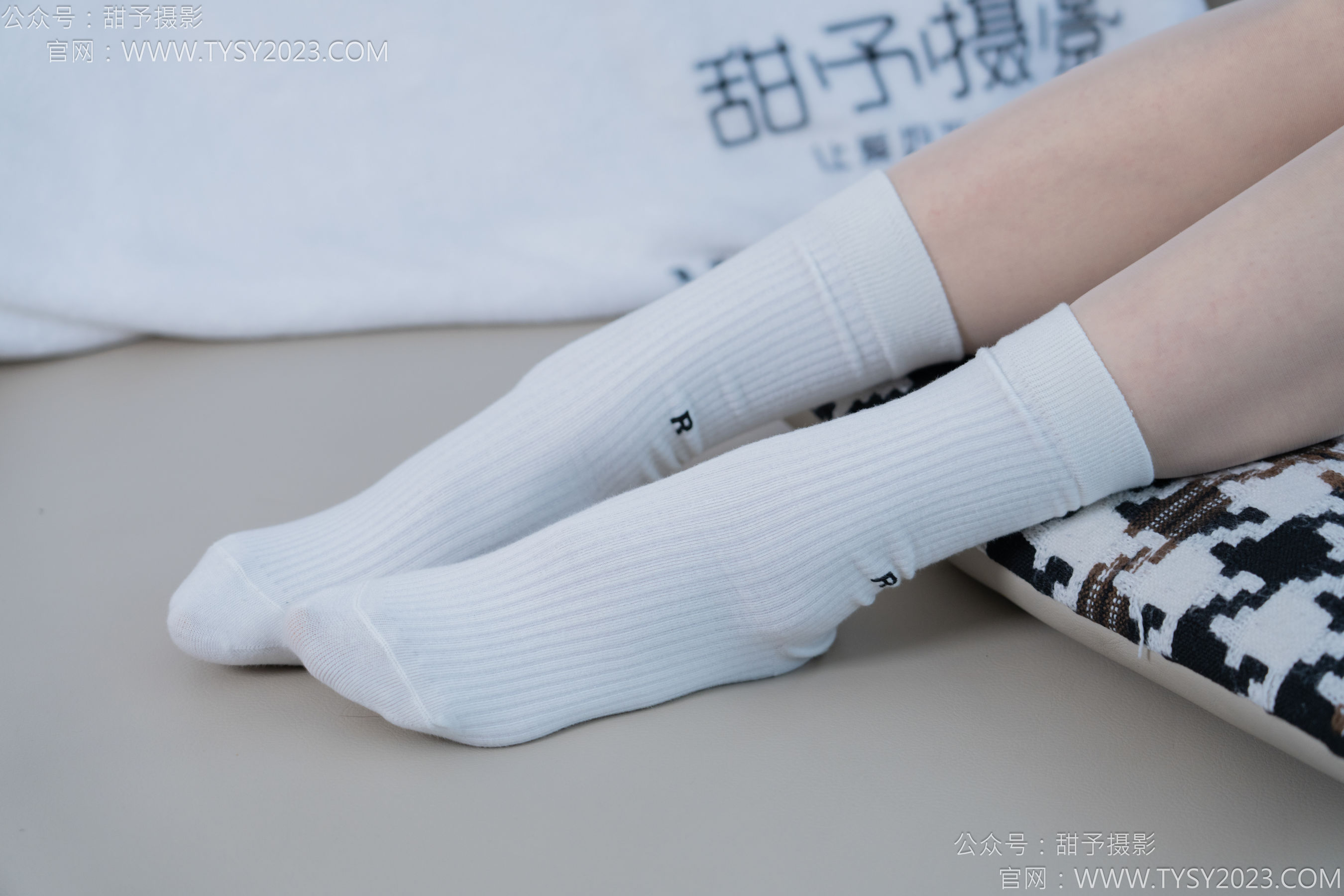 甜予摄影 No.152 咻咻 - 板鞋、白棉袜、薄肉丝/(130P)