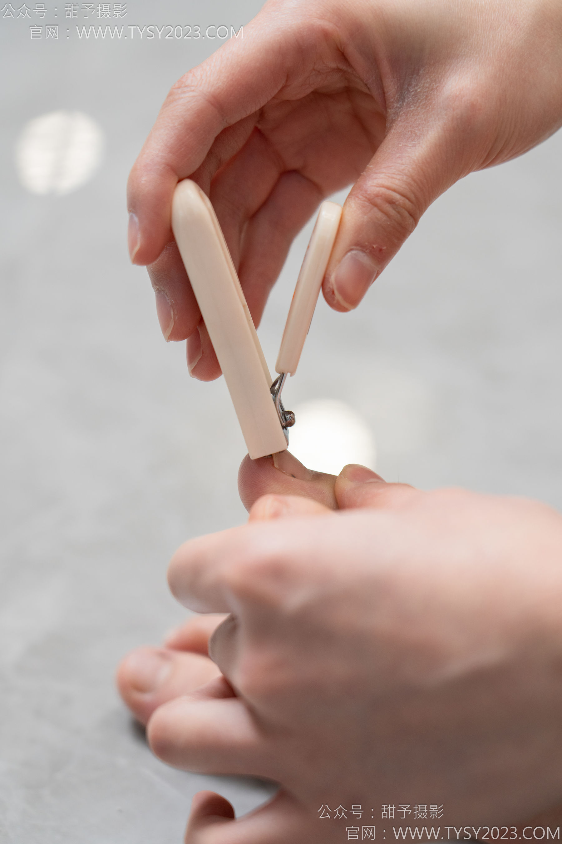 甜予摄影 No.153 诺诺 - 凉鞋、棉袜、裸足、泡脚剪指甲剧情/(134P)