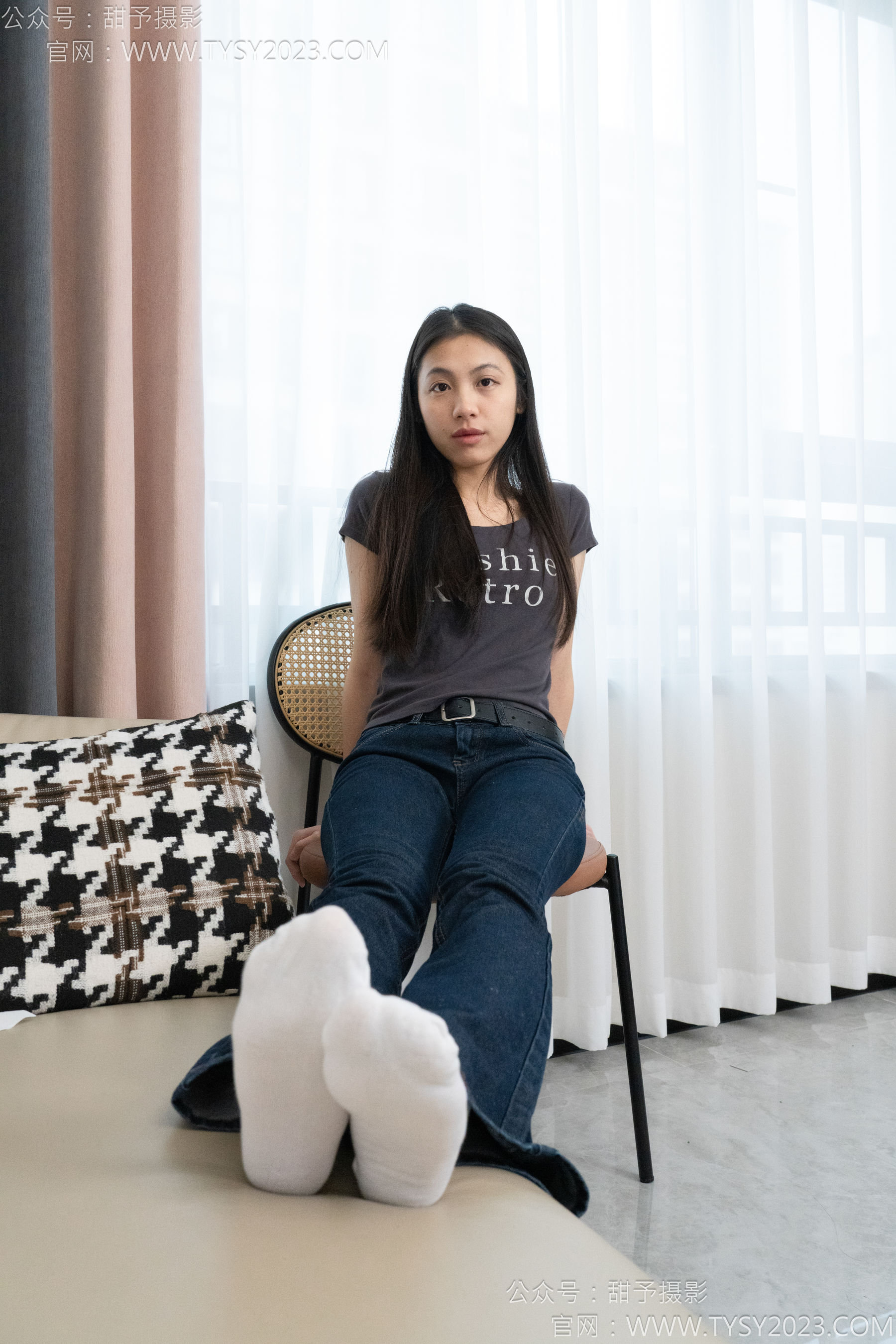 甜予摄影 No.149 诺诺 - 板鞋、白棉袜、裸足/(125P)