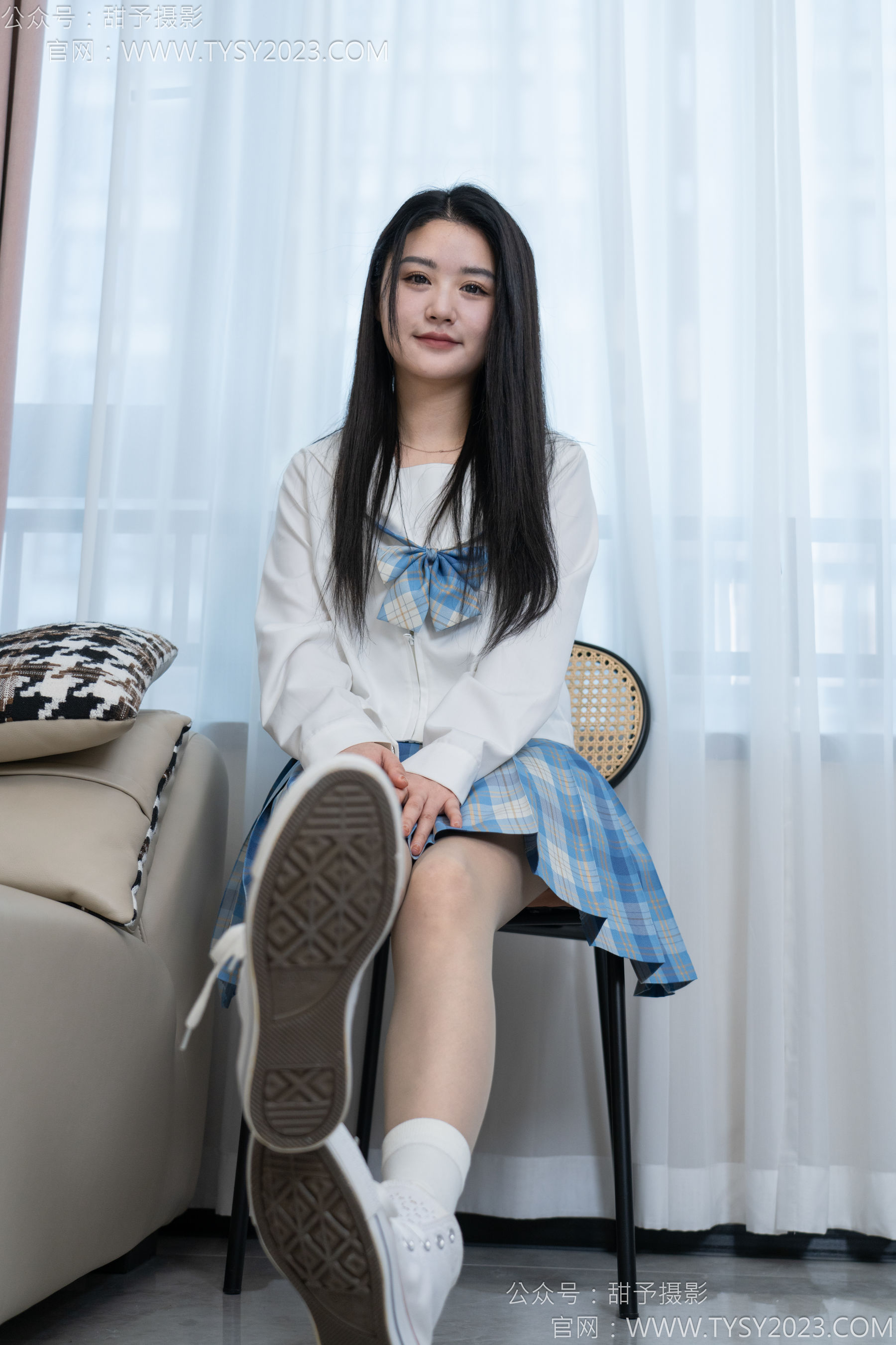 甜予摄影 No.154 澜澜 - 帆布鞋、白棉袜、薄灰丝、跺脚抖腿剧情/(129P)