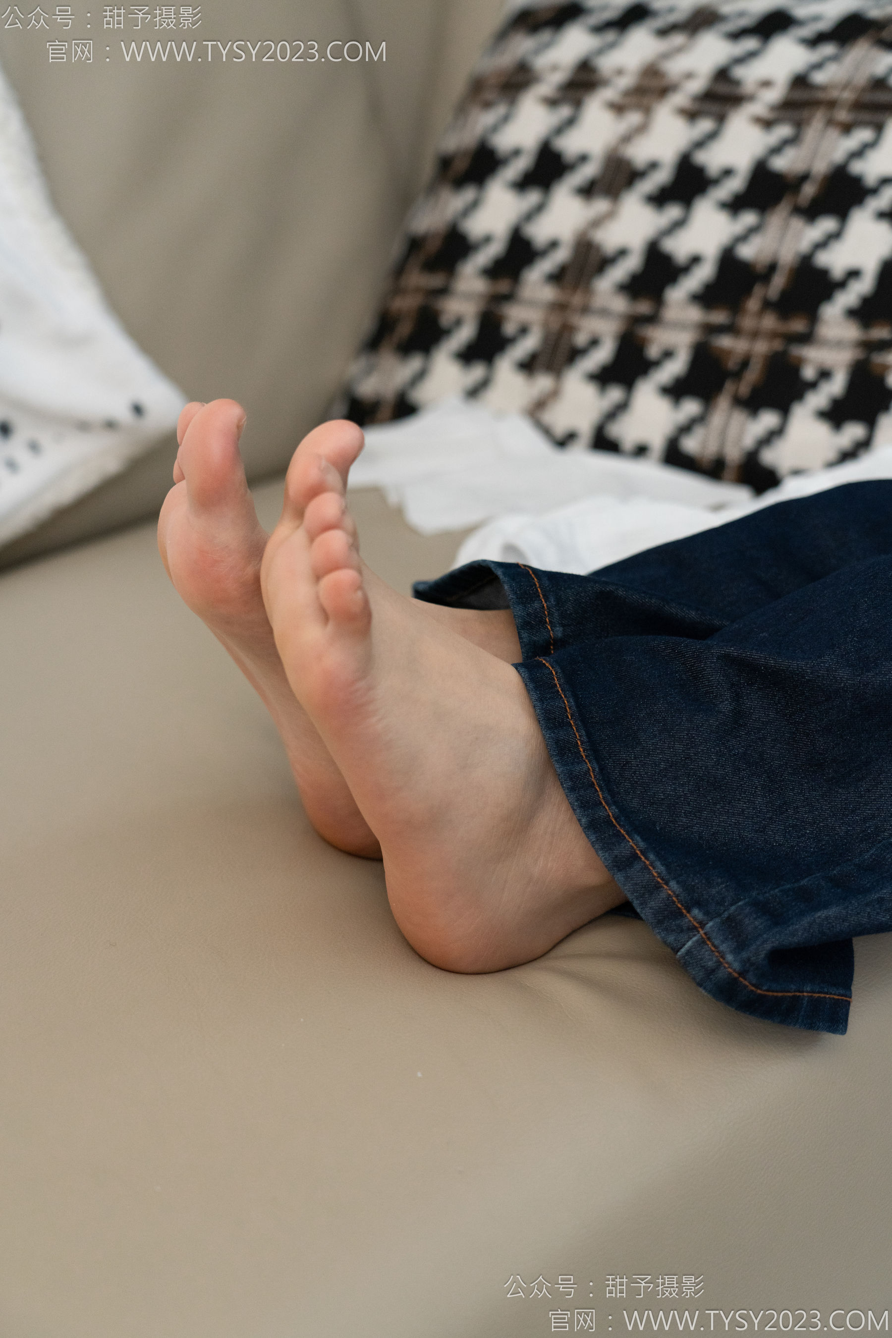 甜予摄影 No.149 诺诺 - 板鞋、白棉袜、裸足/(125P)
