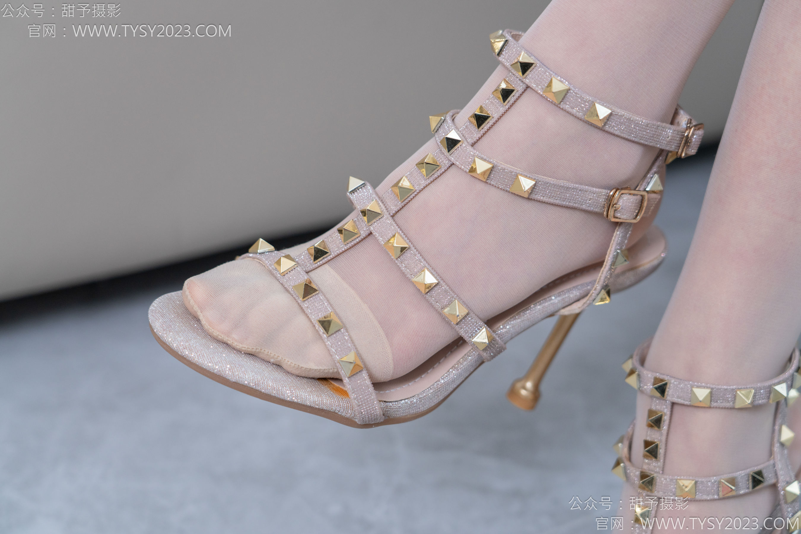 甜予摄影 No.156 咻咻 - 高跟鞋、薄肉丝/(135P)