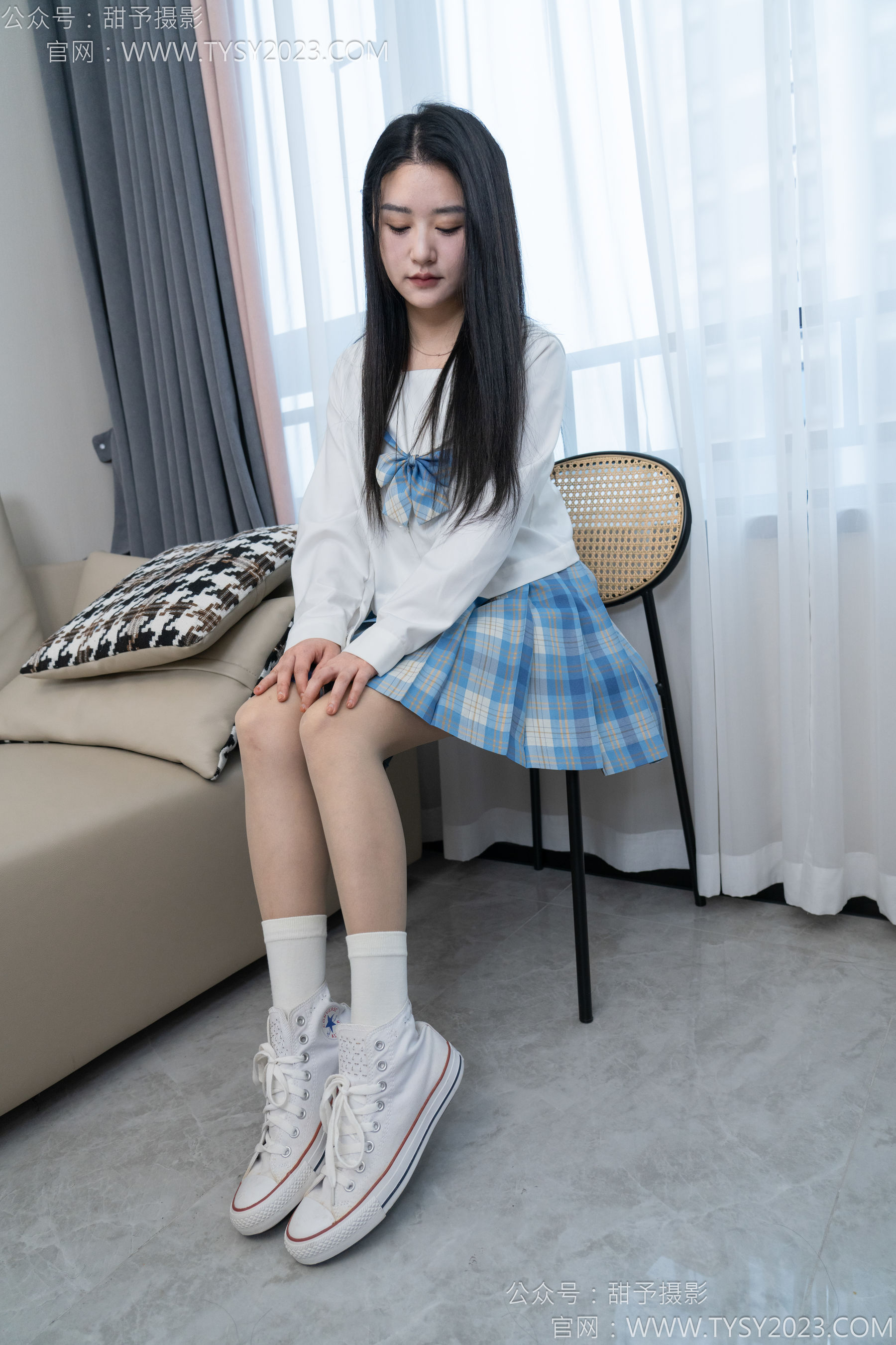 甜予摄影 No.154 澜澜 - 帆布鞋、白棉袜、薄灰丝、跺脚抖腿剧情/(129P)