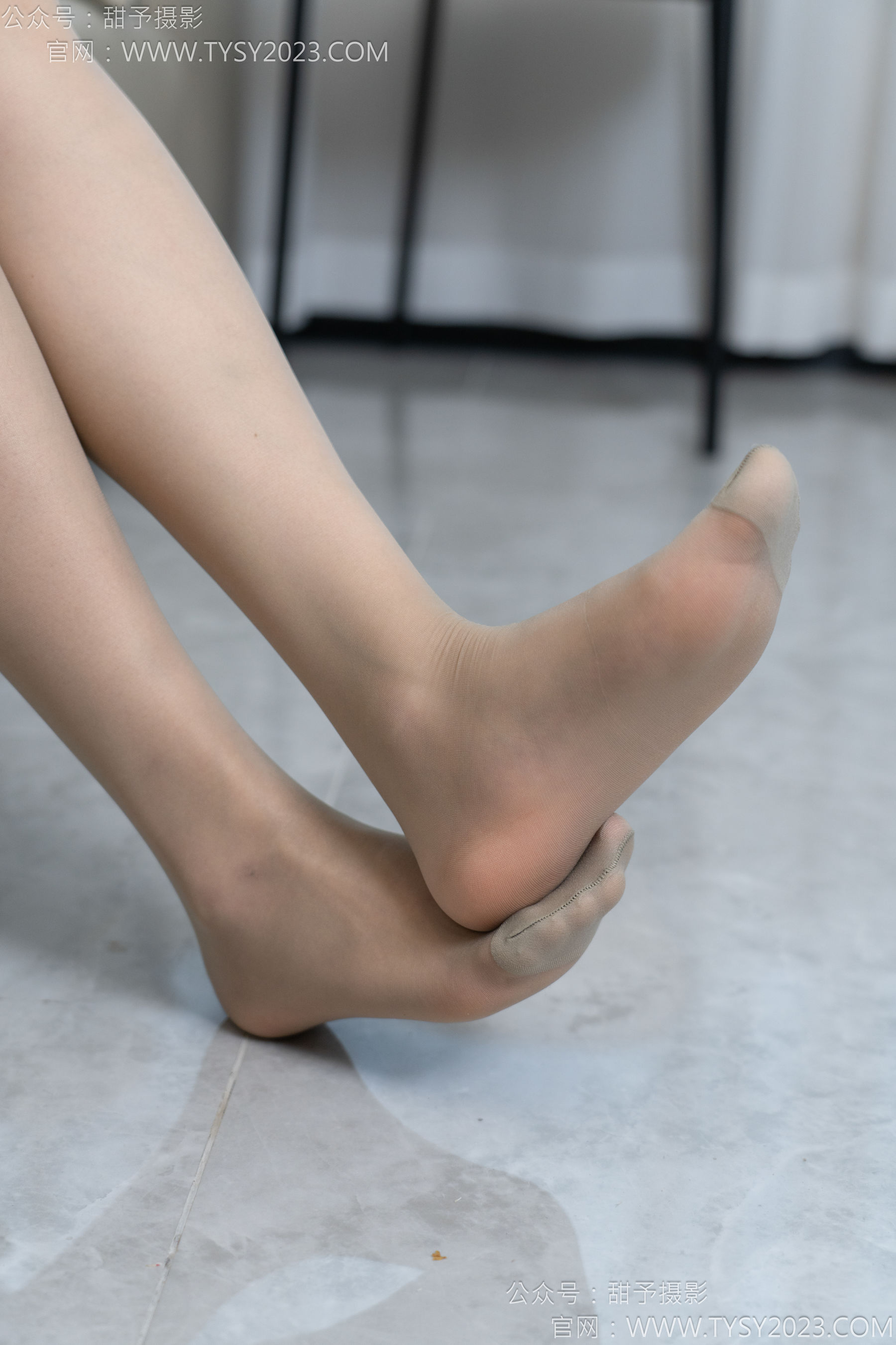 甜予摄影 No.154 澜澜 - 帆布鞋、白棉袜、薄灰丝、跺脚抖腿剧情/(129P)