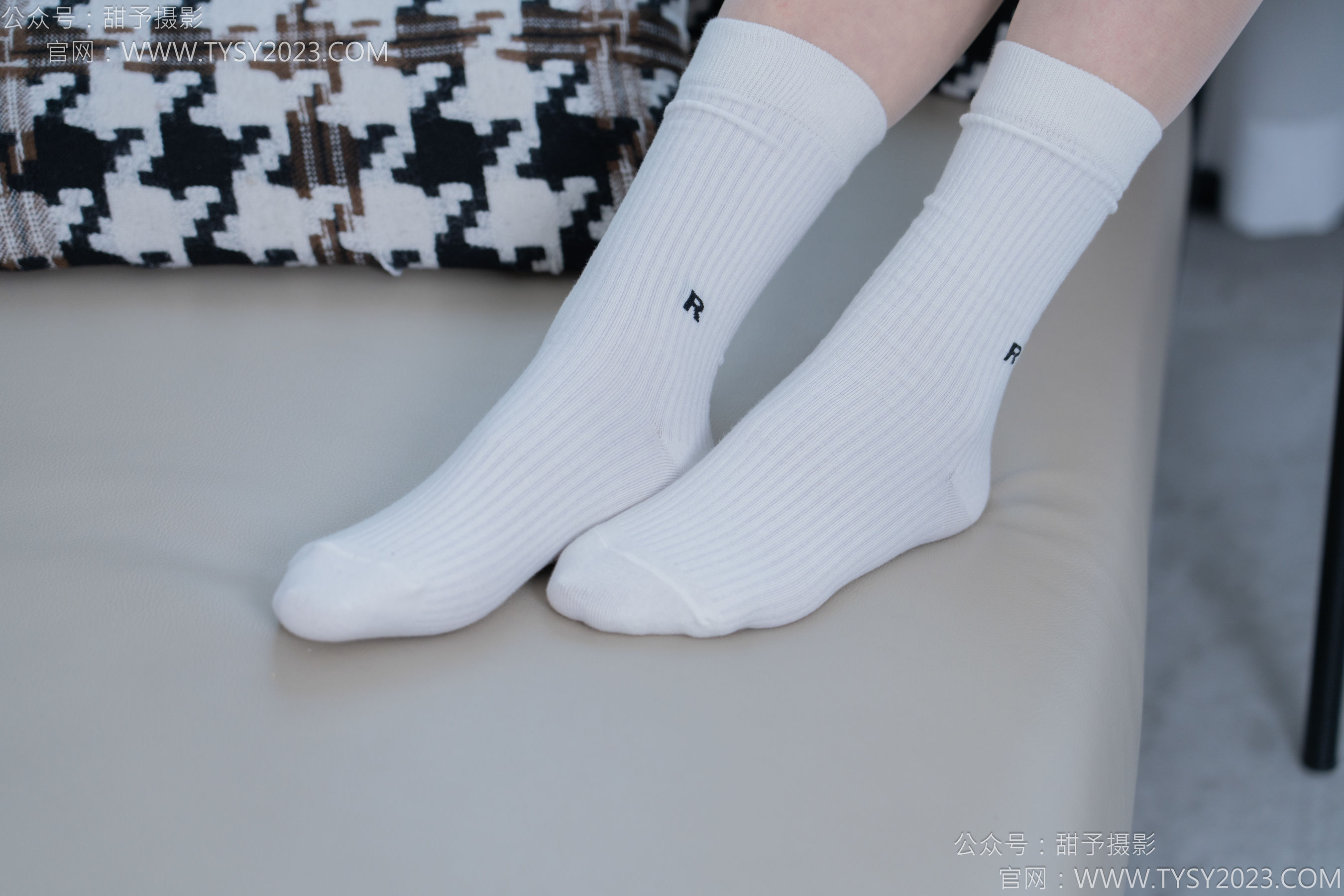 甜予摄影 No.152 咻咻 - 板鞋、白棉袜、薄肉丝/(130P)