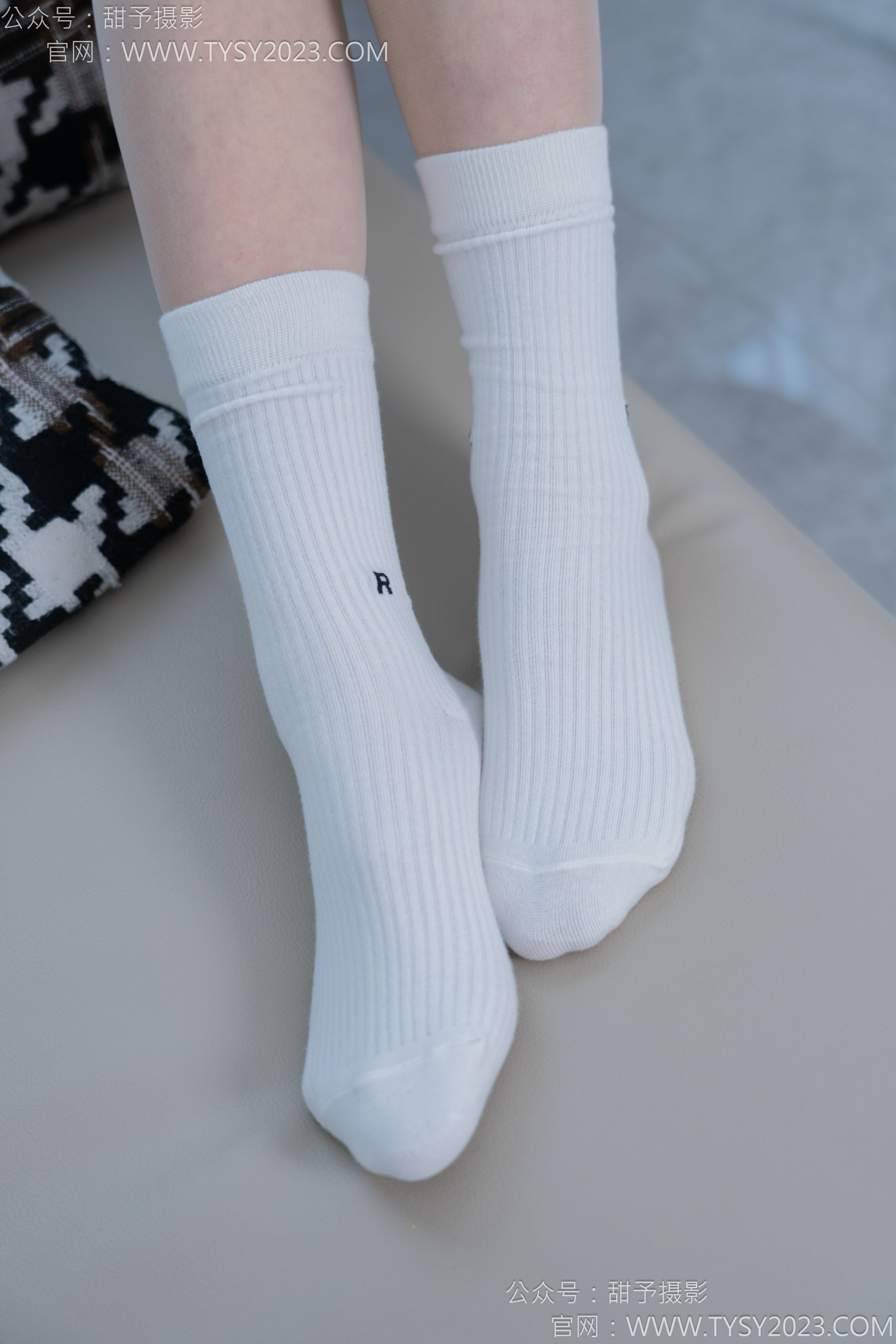 甜予摄影 No.152 咻咻 - 板鞋、白棉袜、薄肉丝/(130P)