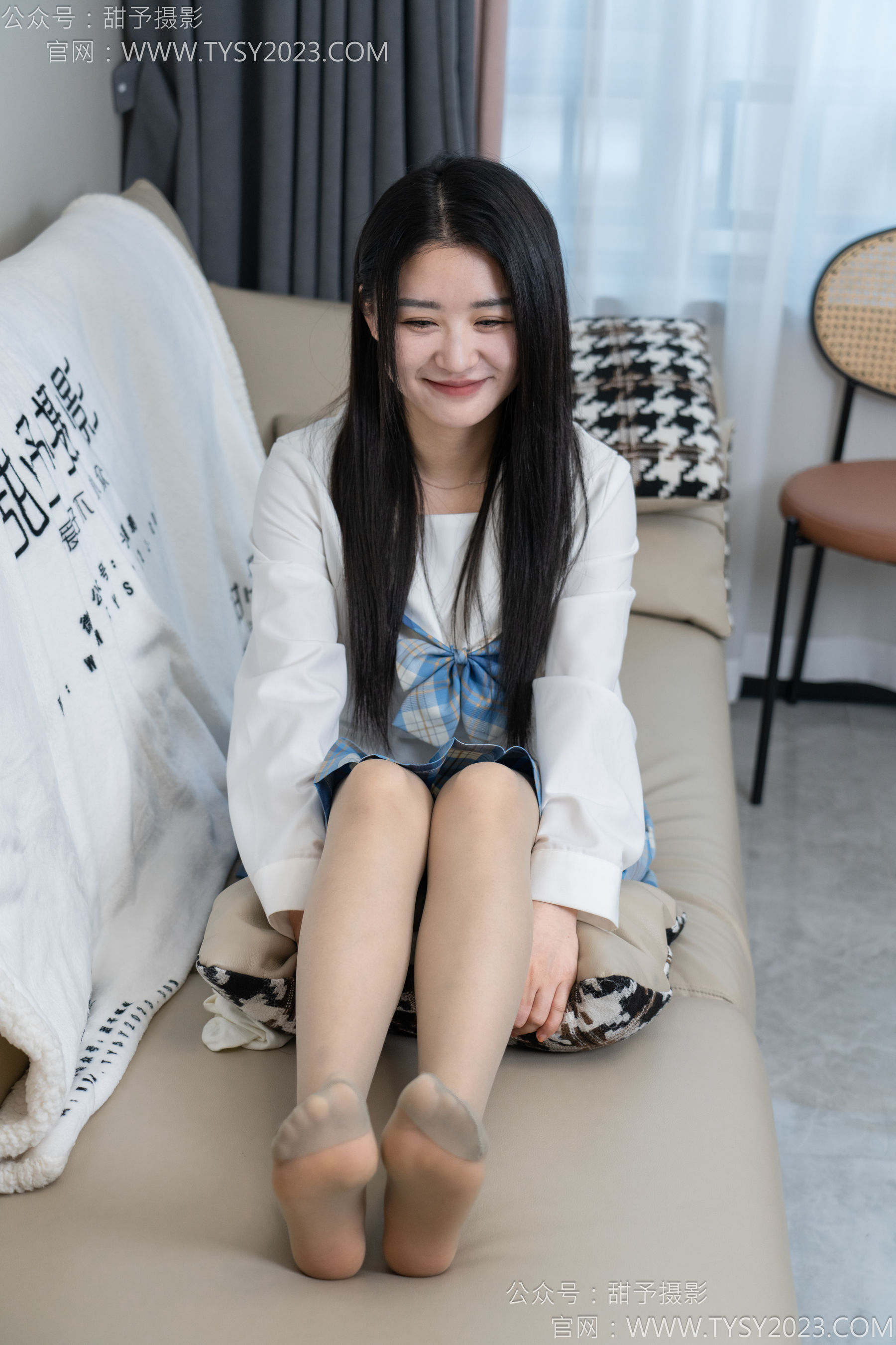 甜予摄影 No.154 澜澜 - 帆布鞋、白棉袜、薄灰丝、跺脚抖腿剧情/(129P)