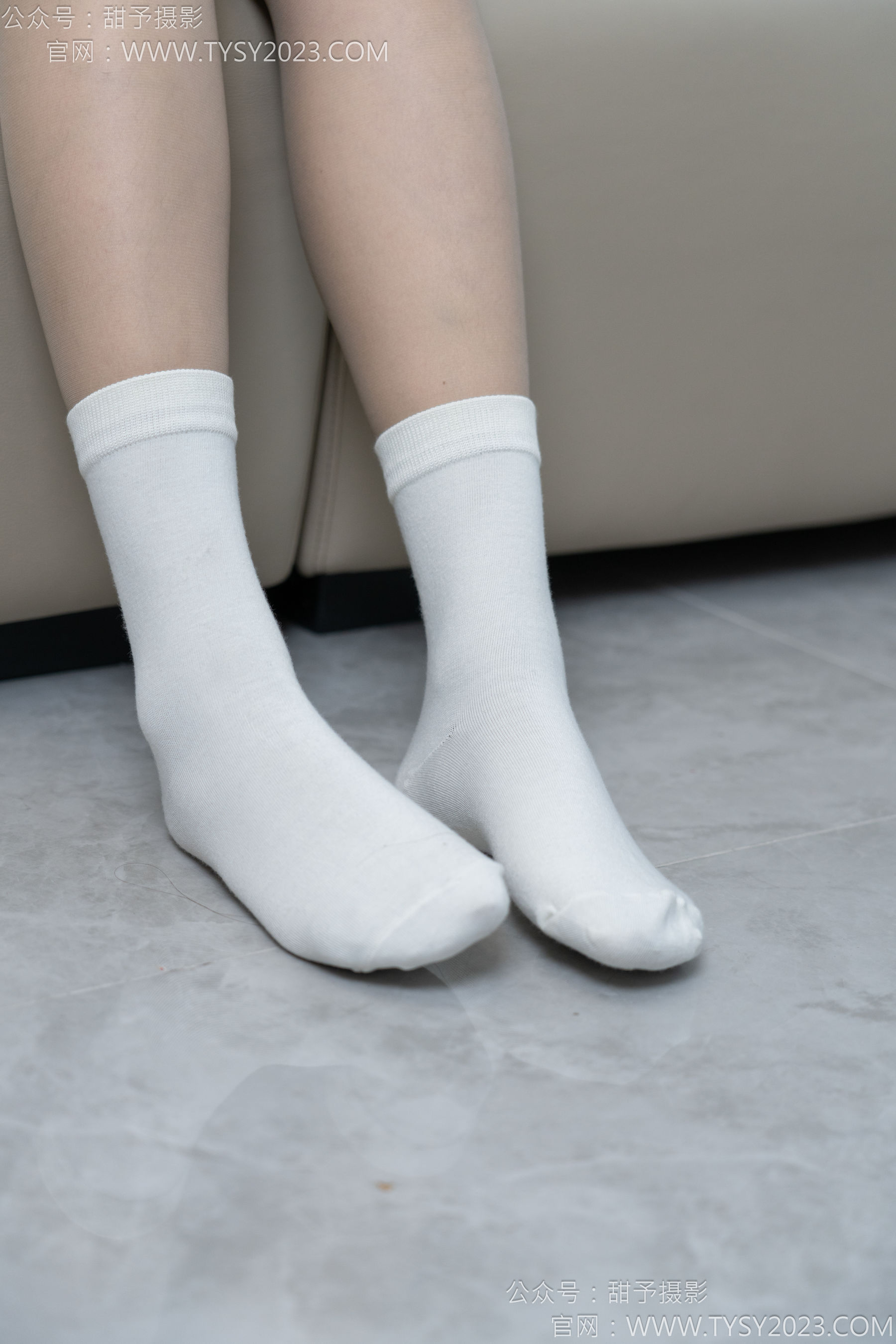 甜予摄影 No.154 澜澜 - 帆布鞋、白棉袜、薄灰丝、跺脚抖腿剧情/(129P)
