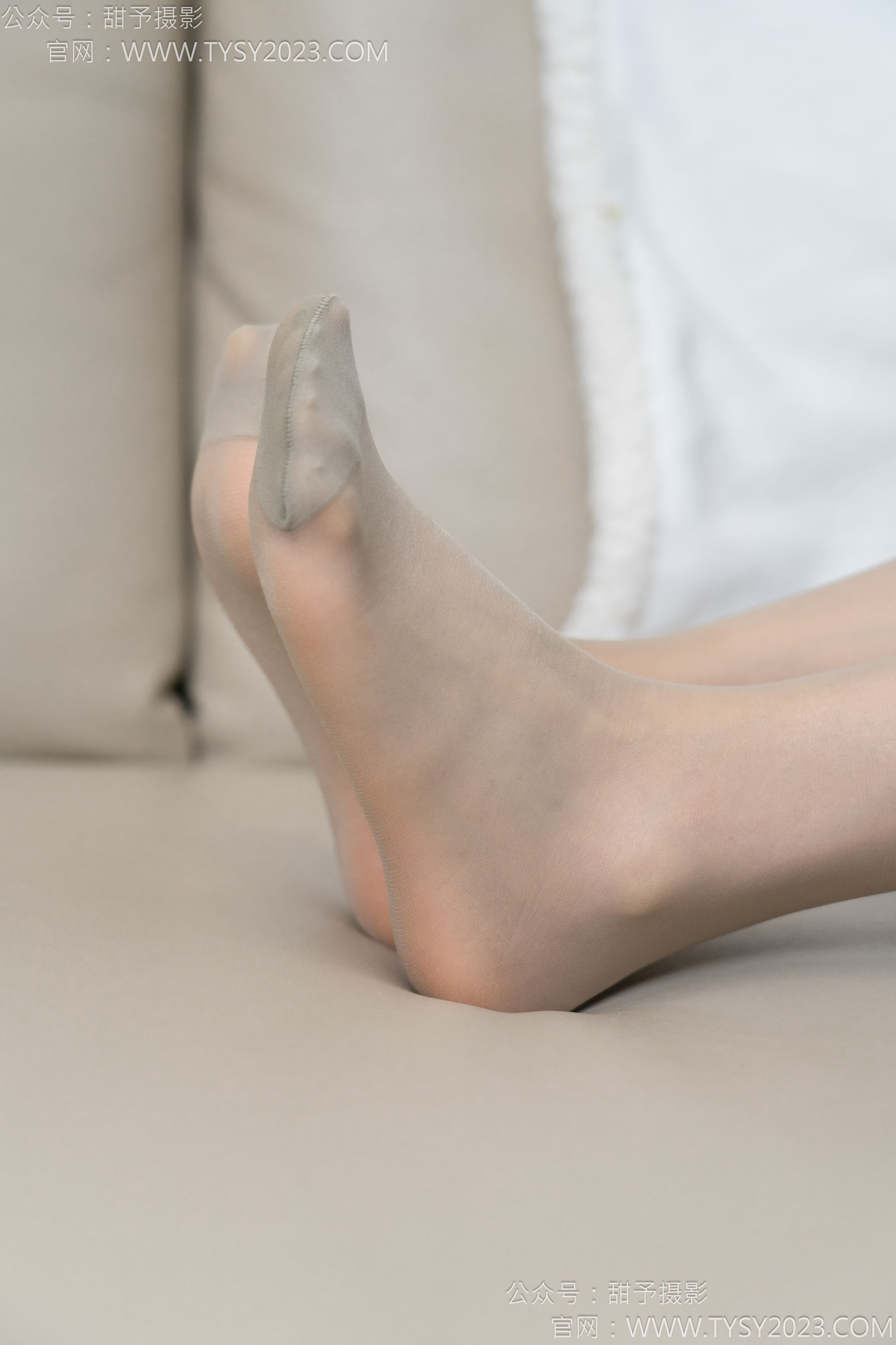 甜予摄影 No.154 澜澜 - 帆布鞋、白棉袜、薄灰丝、跺脚抖腿剧情/(129P)