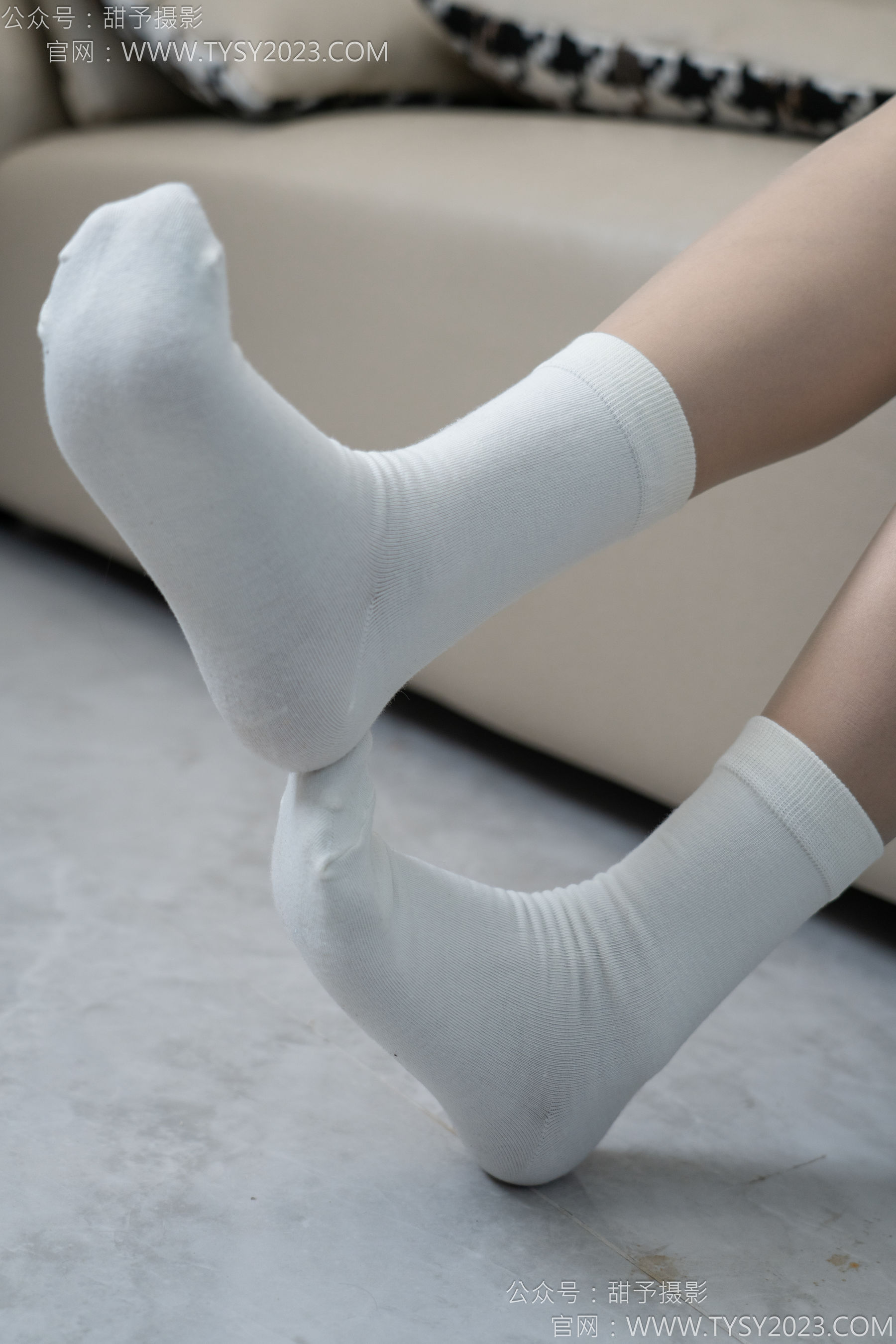 甜予摄影 No.154 澜澜 - 帆布鞋、白棉袜、薄灰丝、跺脚抖腿剧情/(129P)