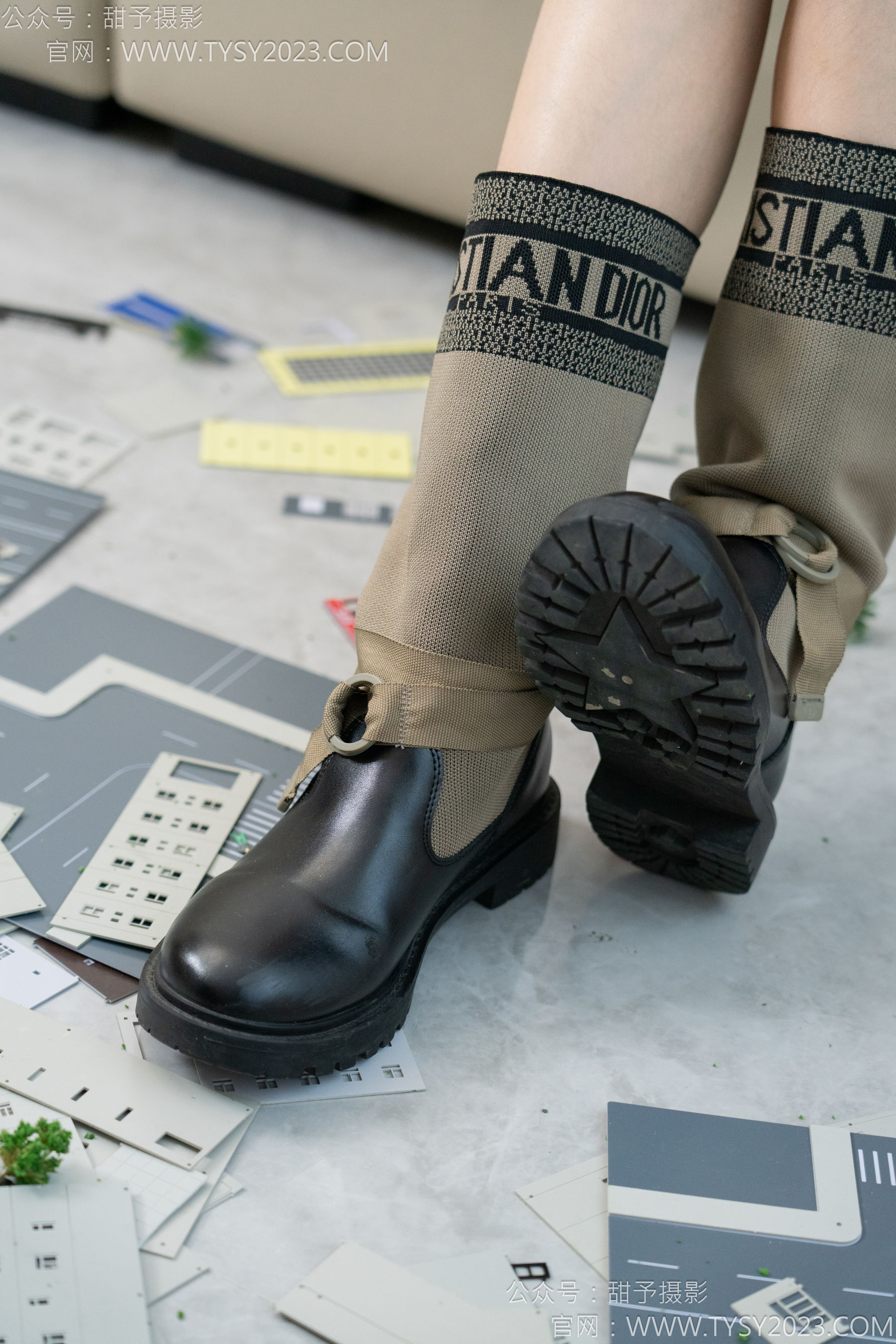 甜予摄影 No.148 咖啡豆 - 靴子、白棉袜、裸足/(169P)