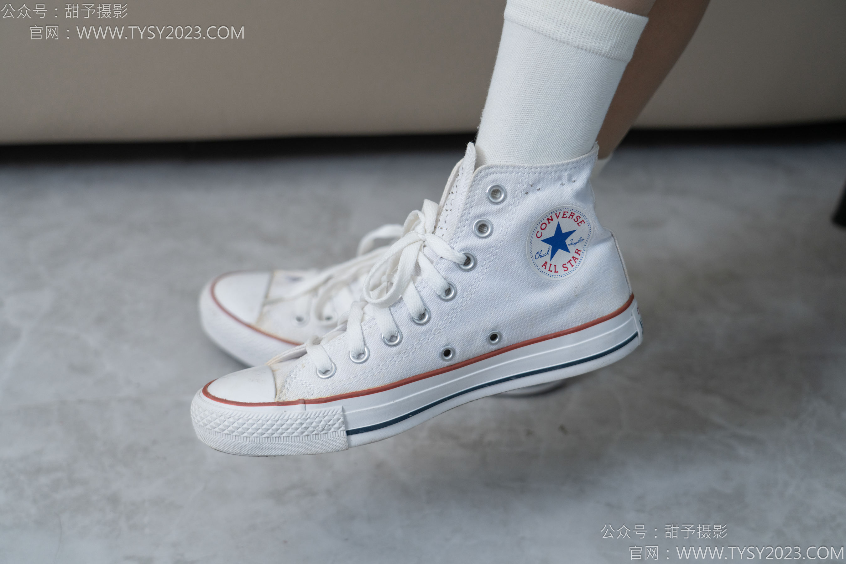 甜予摄影 No.154 澜澜 - 帆布鞋、白棉袜、薄灰丝、跺脚抖腿剧情/(129P)