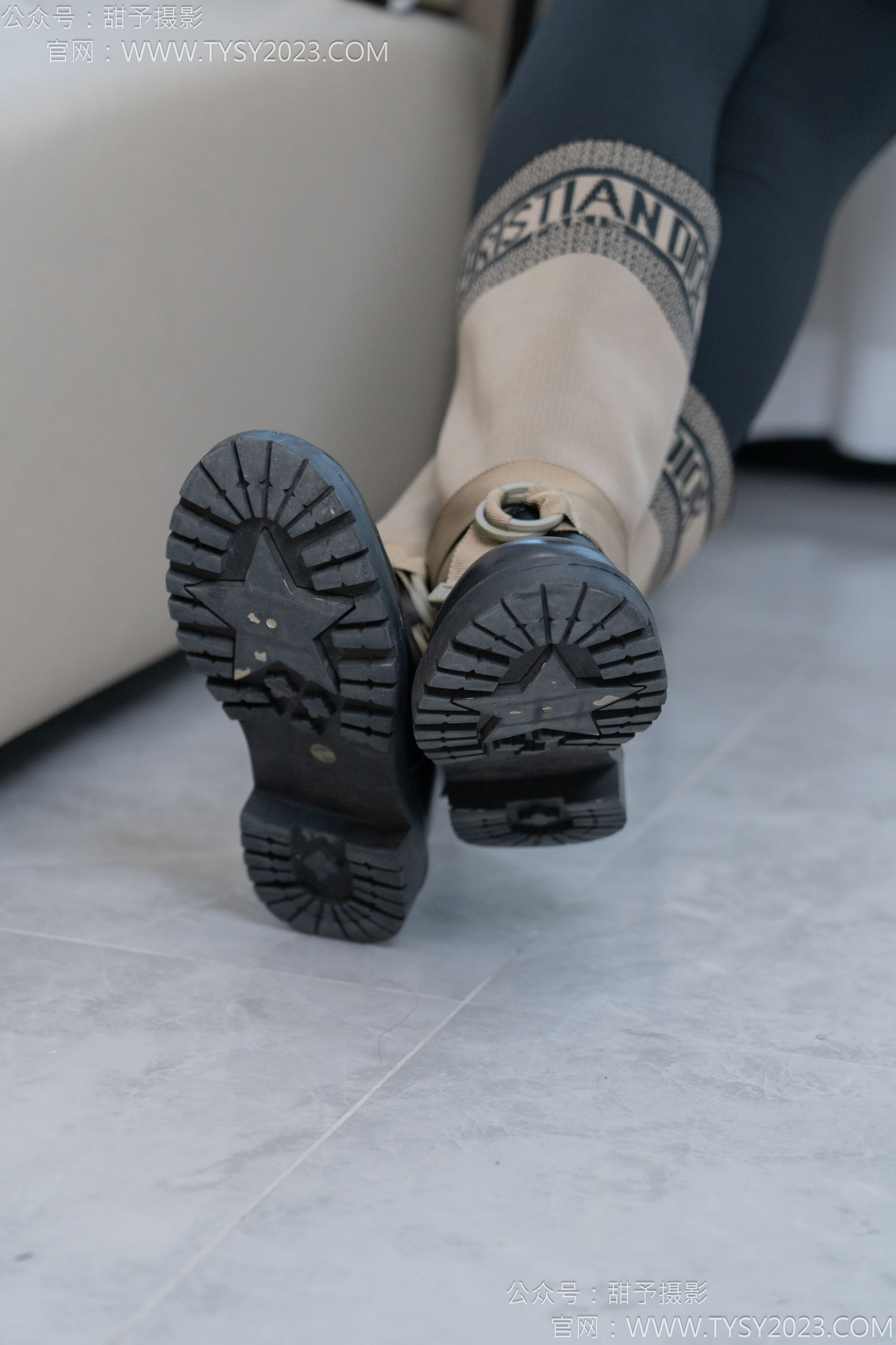 甜予摄影 No.155 咖啡豆 - 靴子、脏袜子、裸足/(132P)