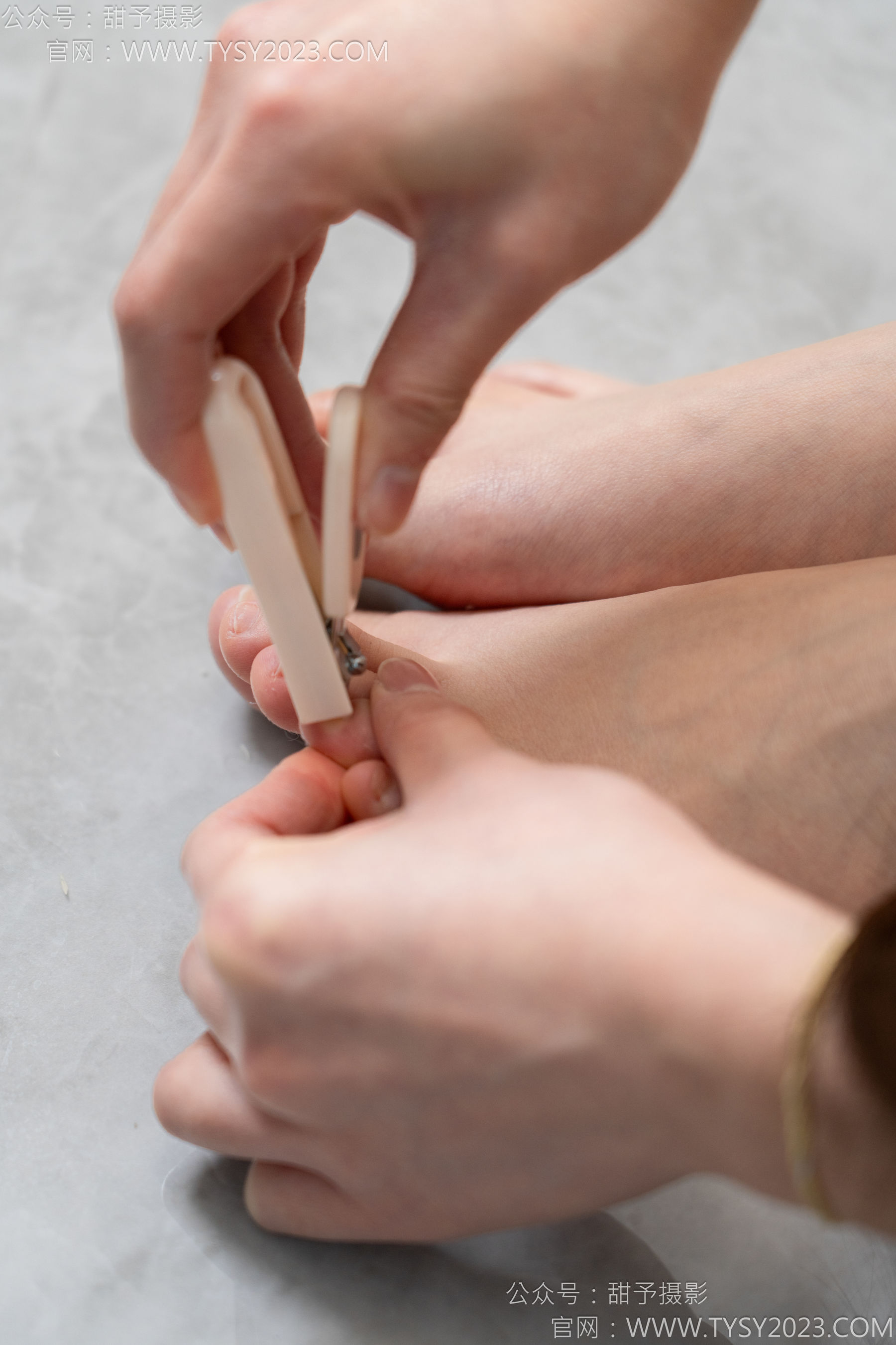 甜予摄影 No.153 诺诺 - 凉鞋、棉袜、裸足、泡脚剪指甲剧情/(134P)