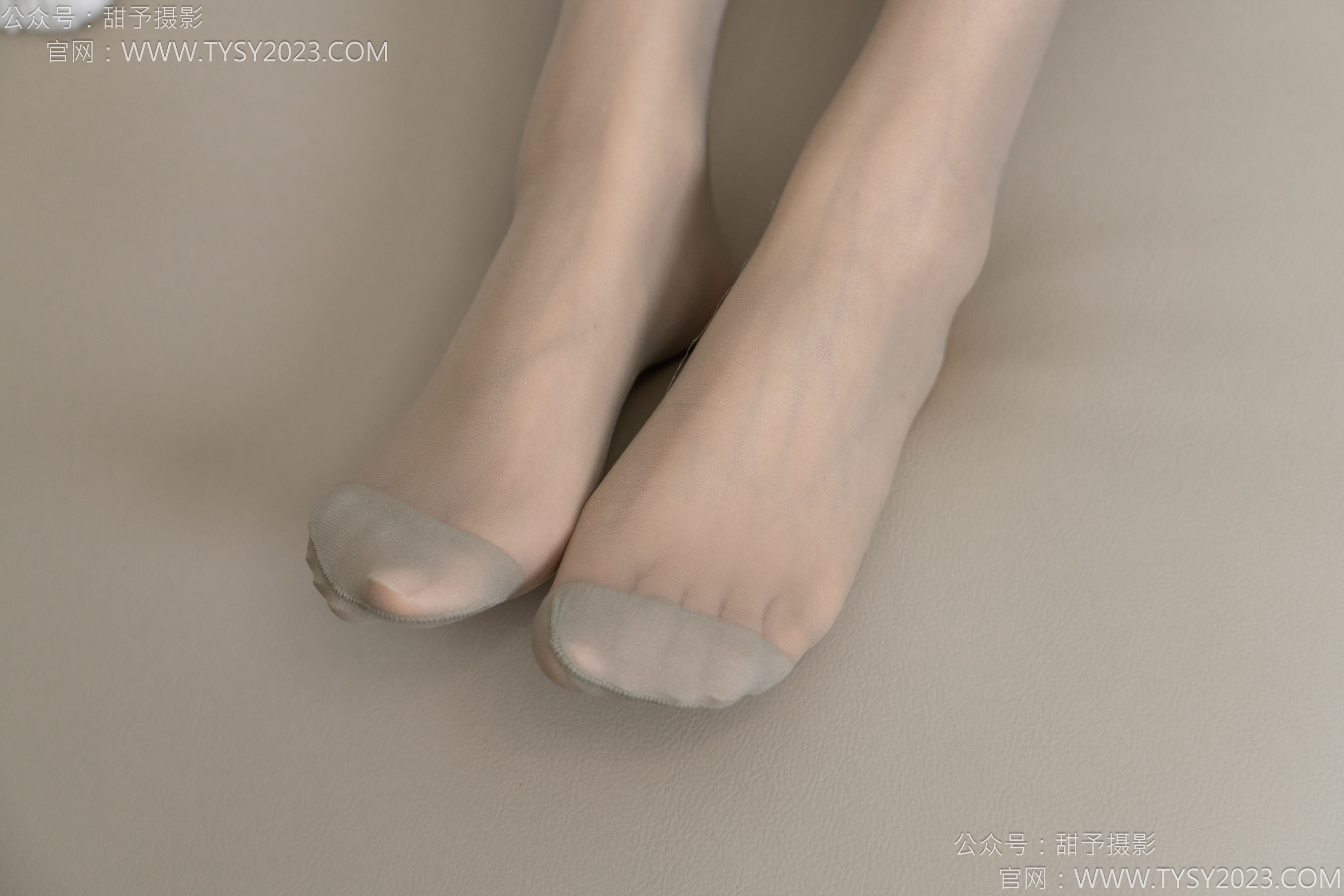 甜予摄影 No.154 澜澜 - 帆布鞋、白棉袜、薄灰丝、跺脚抖腿剧情/(129P)