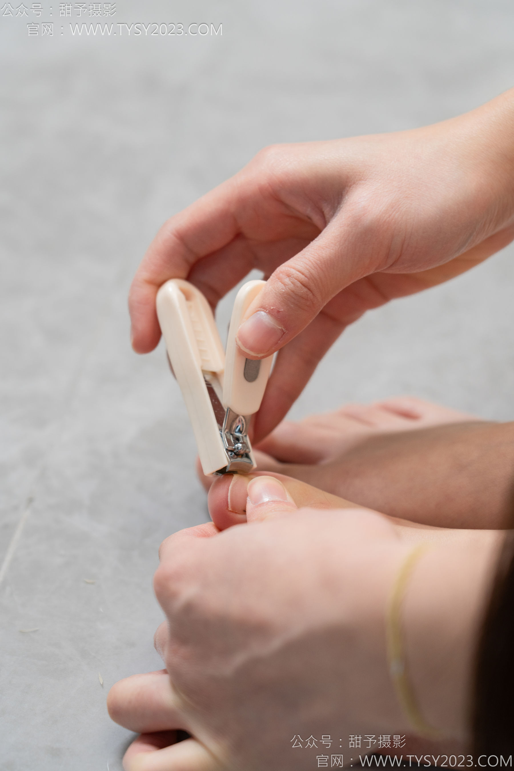 甜予摄影 No.153 诺诺 - 凉鞋、棉袜、裸足、泡脚剪指甲剧情/(134P)