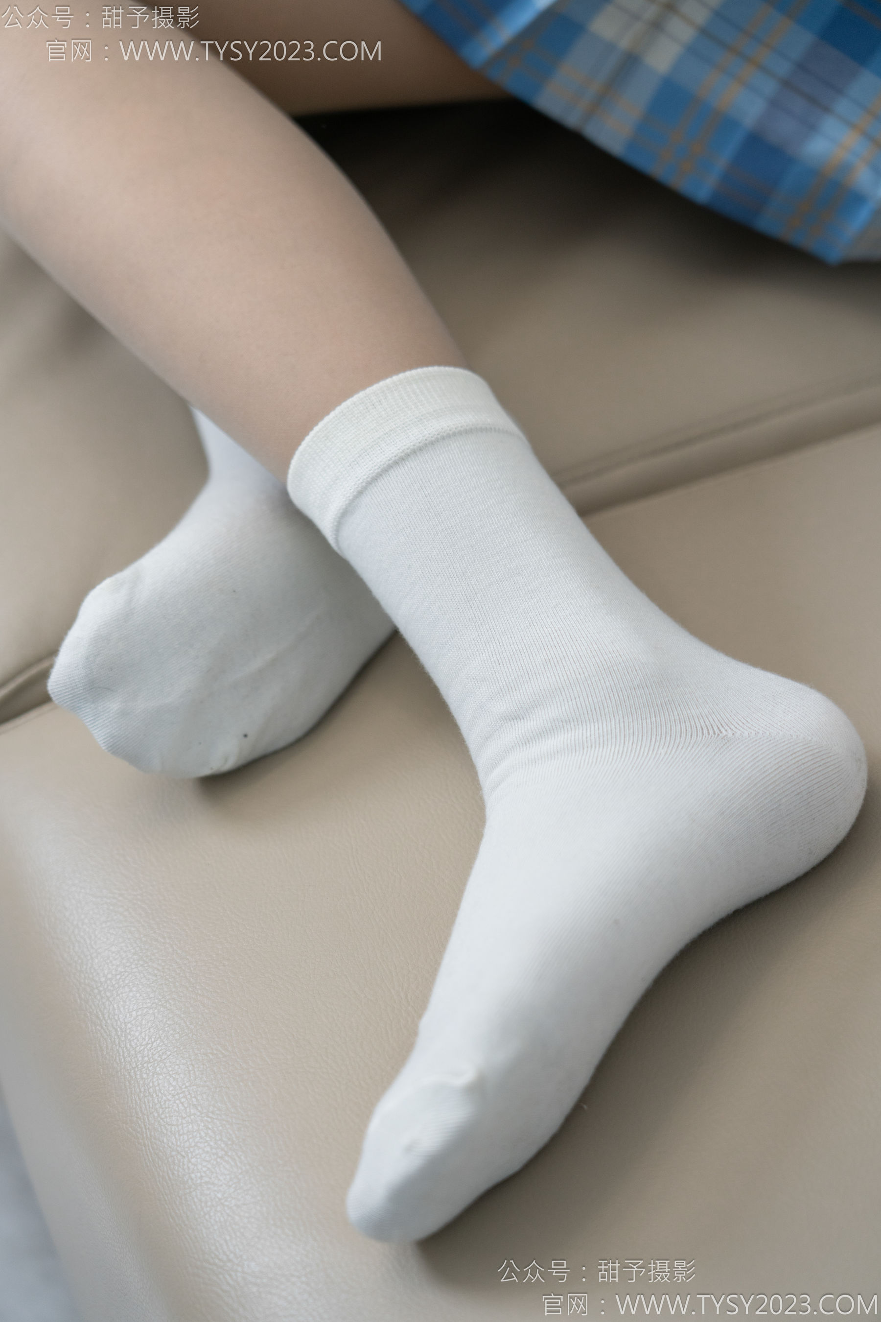 甜予摄影 No.154 澜澜 - 帆布鞋、白棉袜、薄灰丝、跺脚抖腿剧情/(129P)