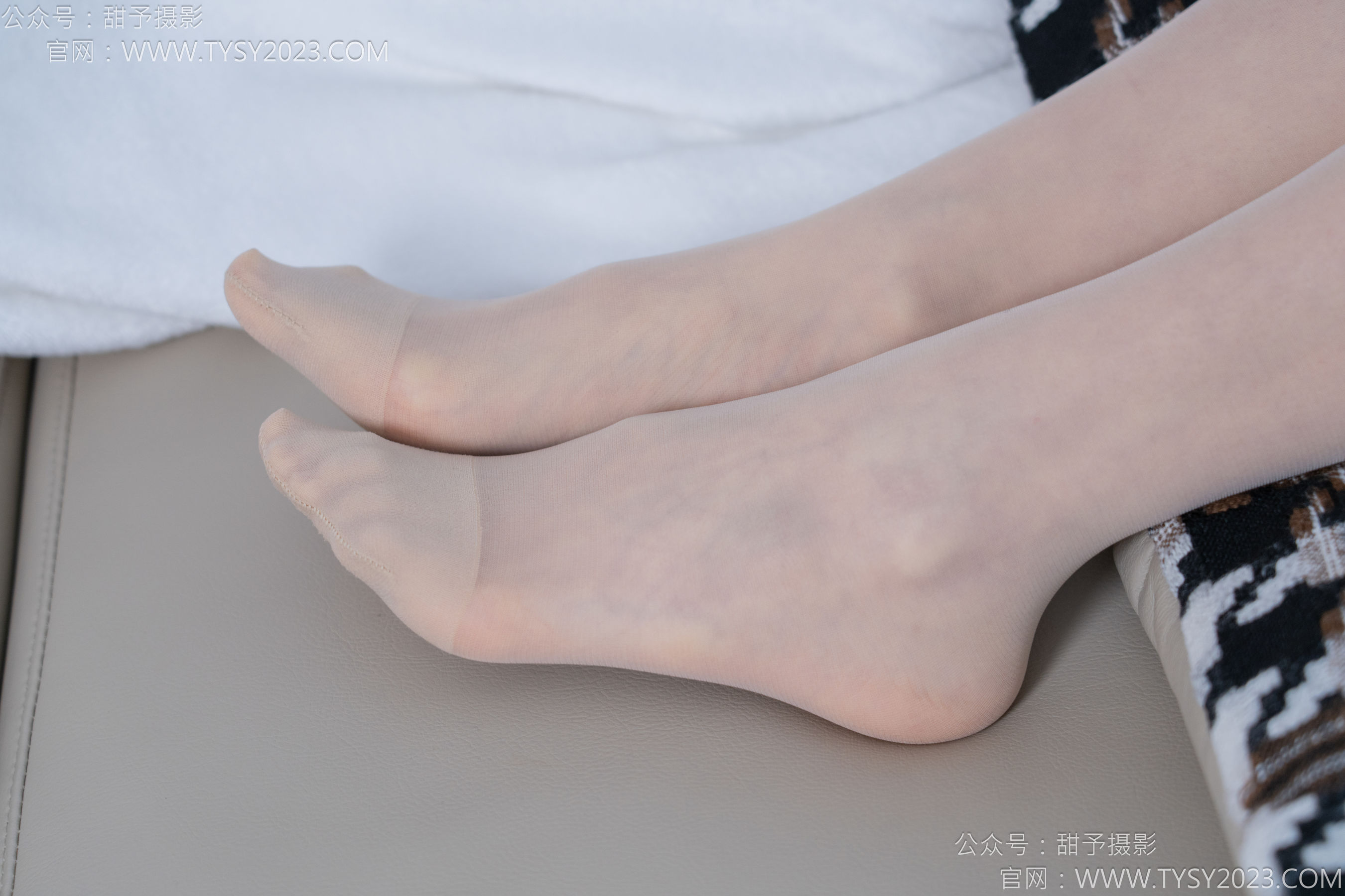 甜予摄影 No.156 咻咻 - 高跟鞋、薄肉丝/(135P)