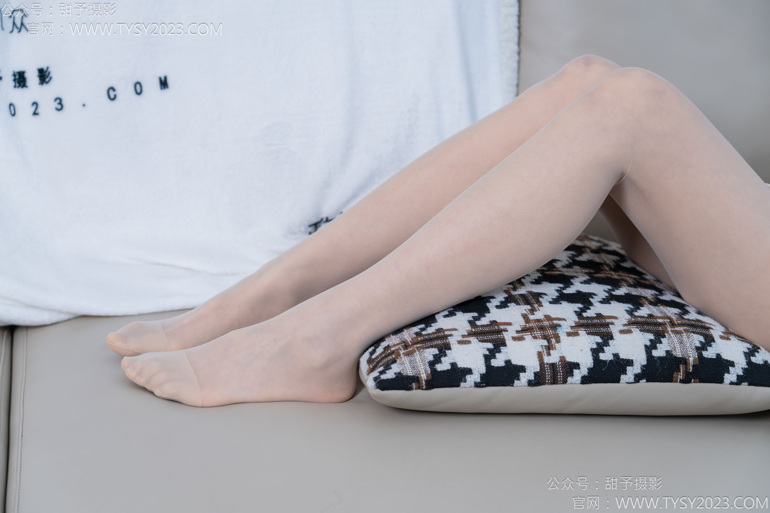 甜予摄影 No.156 咻咻 - 高跟鞋、薄肉丝/(135P)